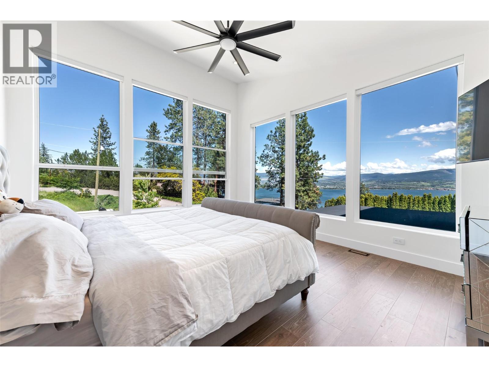  2672 Lakeridge Road, West Kelowna