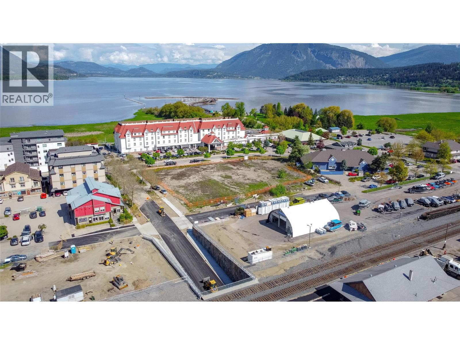  250 Harbourfront Drive Northeast, Salmon Arm