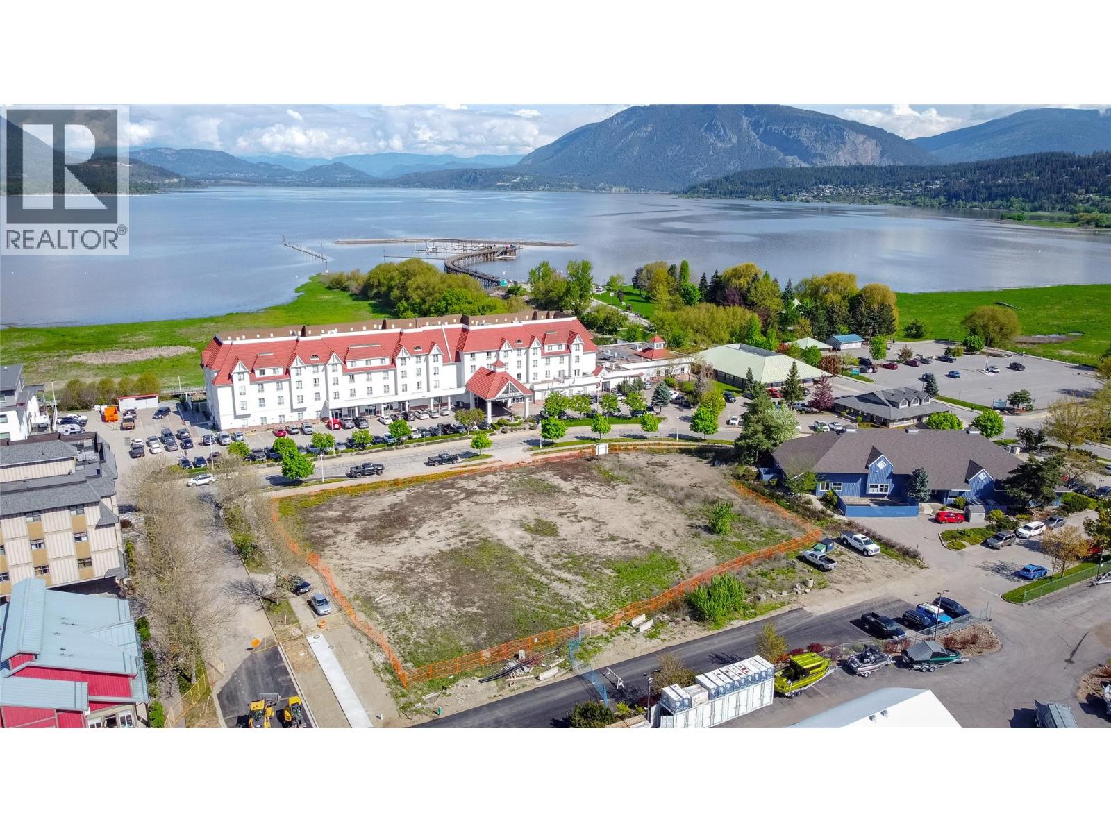  250 Harbourfront Drive Northeast, Salmon Arm