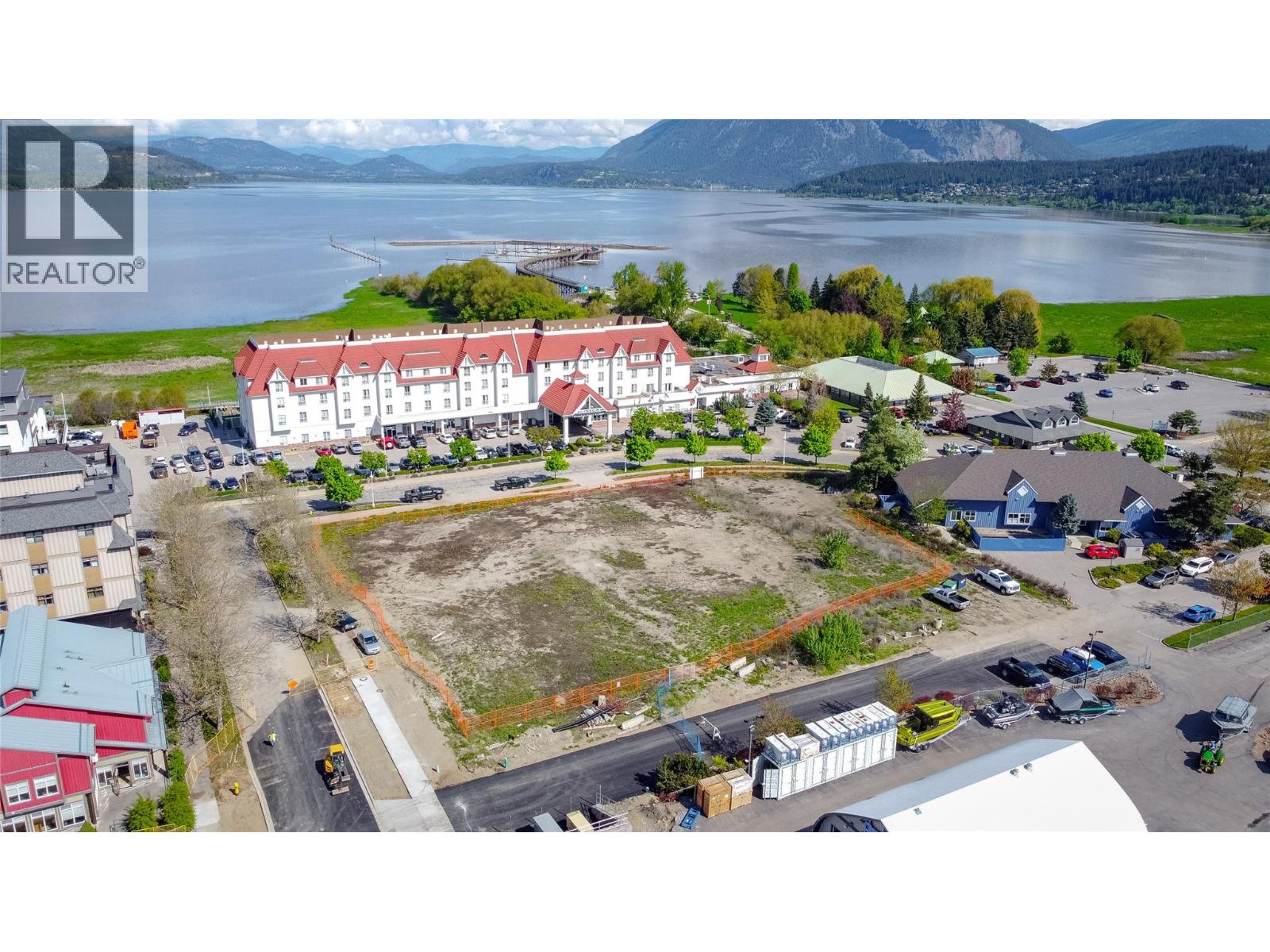  250 Harbourfront Drive Northeast, Salmon Arm