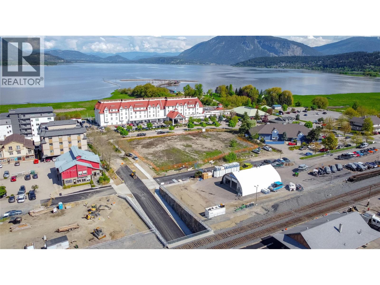  250 Harbourfront Drive Northeast, Salmon Arm