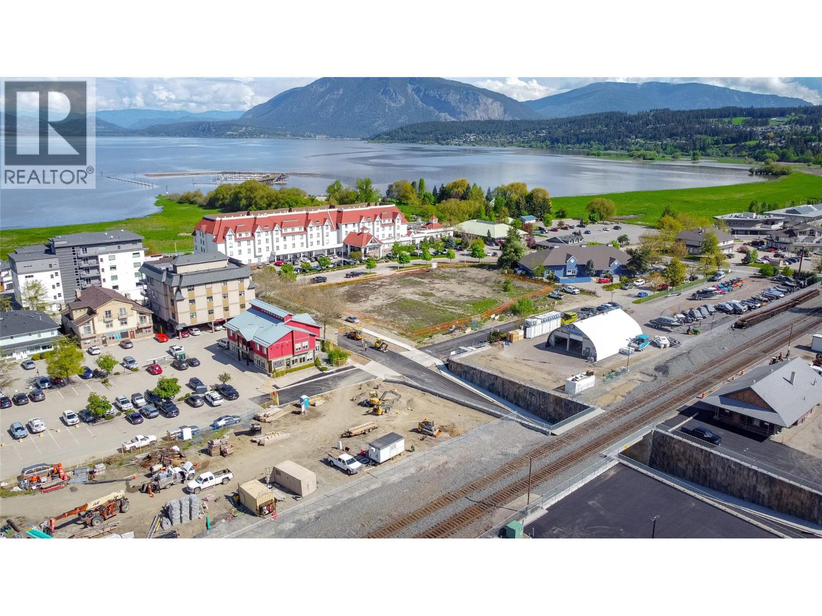  250 Harbourfront Drive Northeast, Salmon Arm