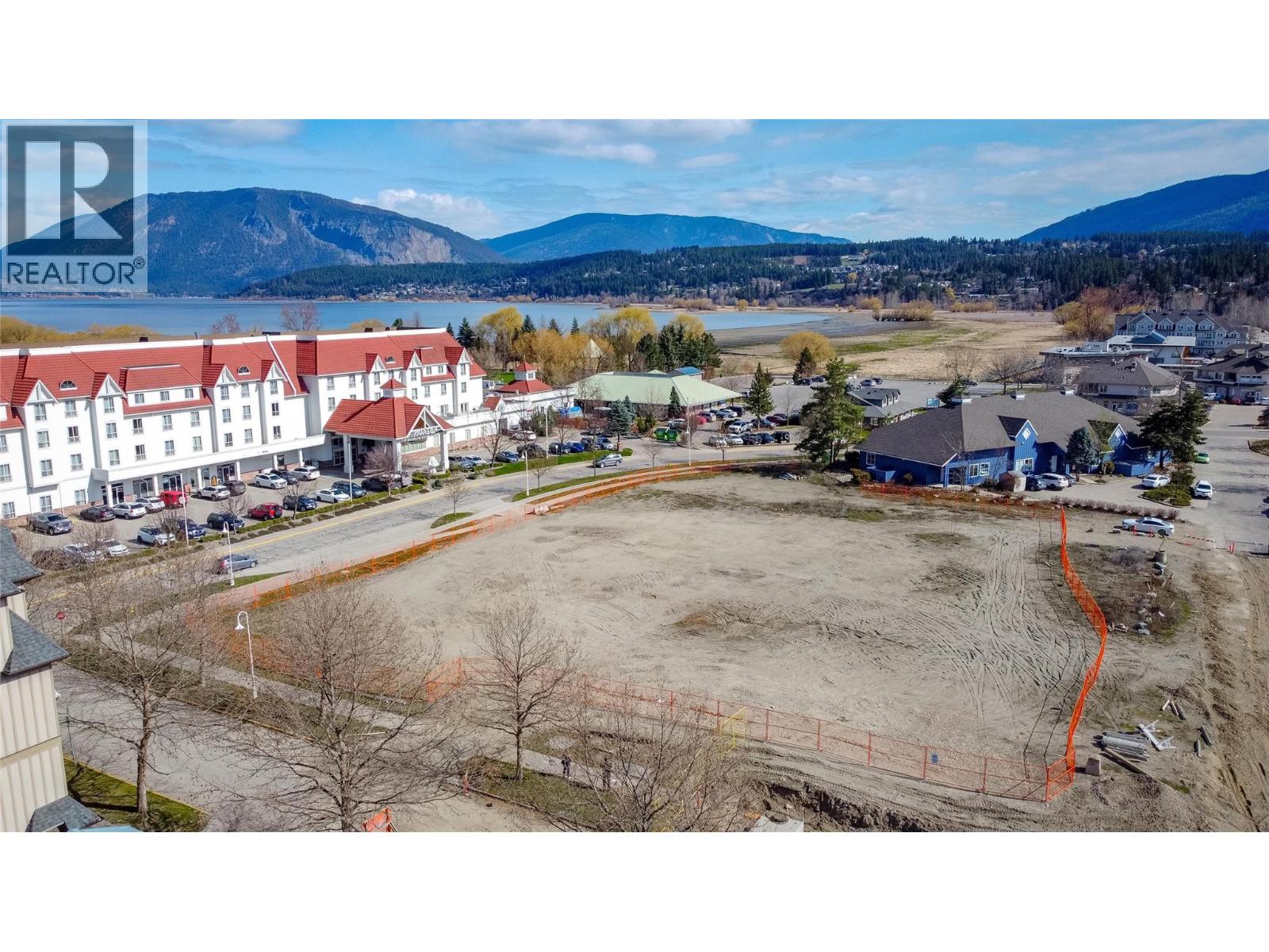  250 Harbourfront Drive Northeast, Salmon Arm