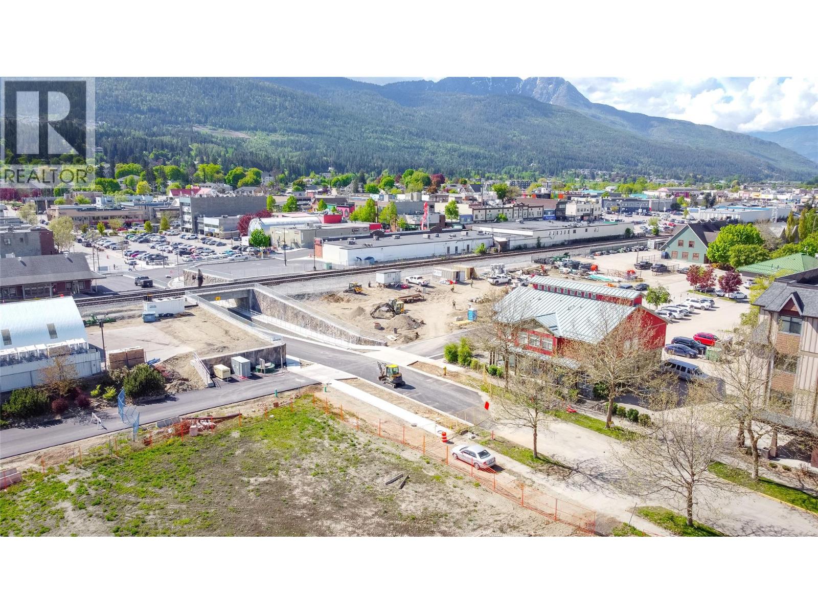  250 Harbourfront Drive Northeast, Salmon Arm