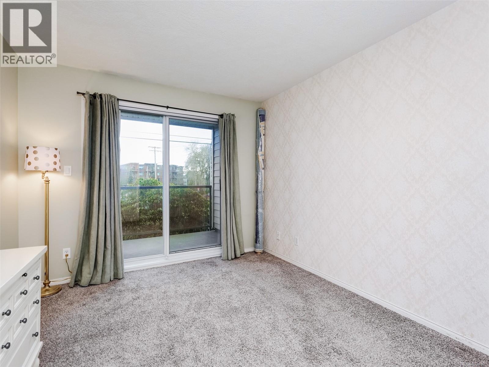 202 1694 Cedar Hill Cross Road, Saanich