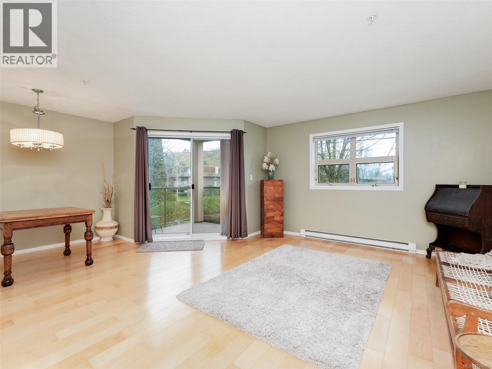 202 1694 Cedar Hill Cross Road, Saanich