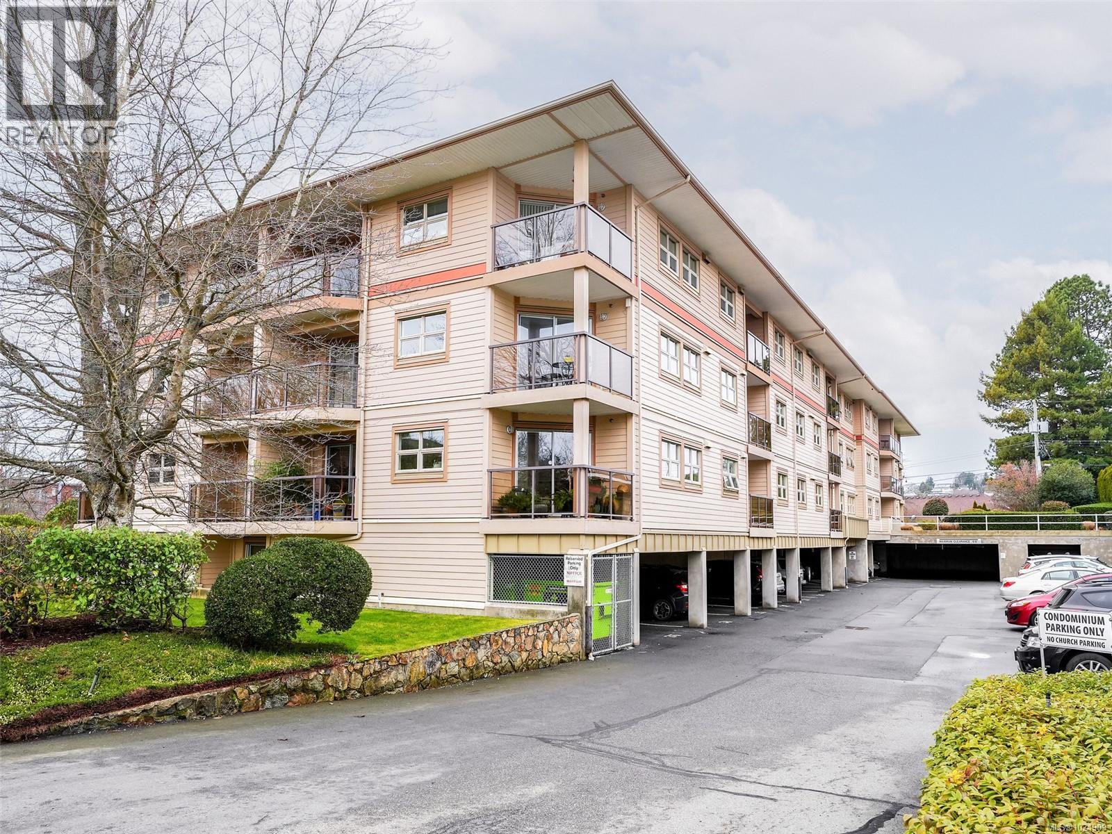 202 1694 Cedar Hill Cross Road, Saanich