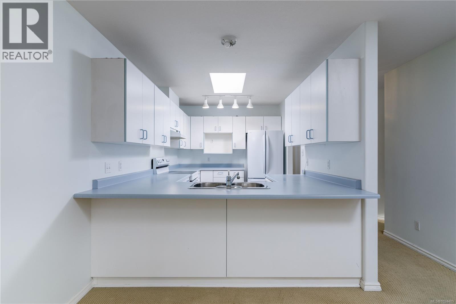 26 7070 West Saanich Rd, Central Saanich