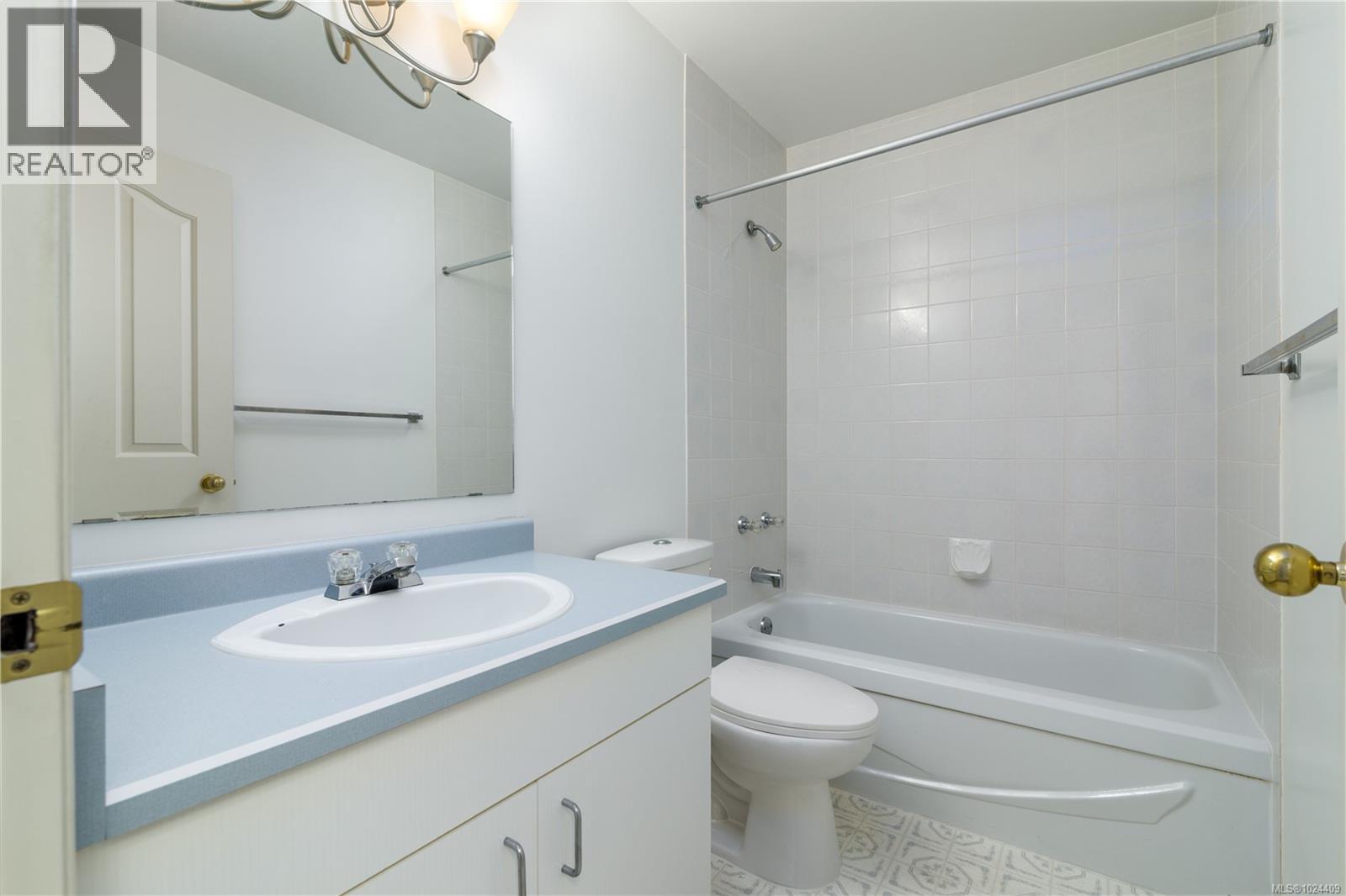 26 7070 West Saanich Rd, Central Saanich