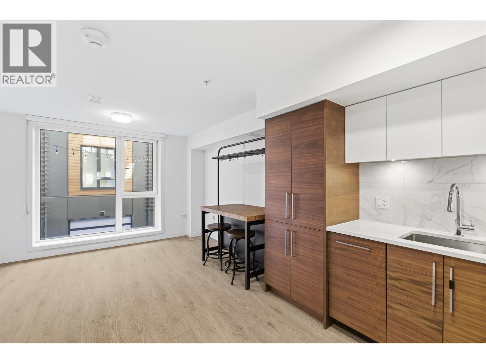 33 720 E 3RD STREET, North Vancouver