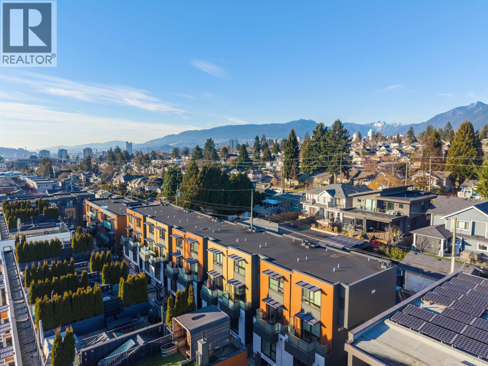 33 720 E 3RD STREET, North Vancouver