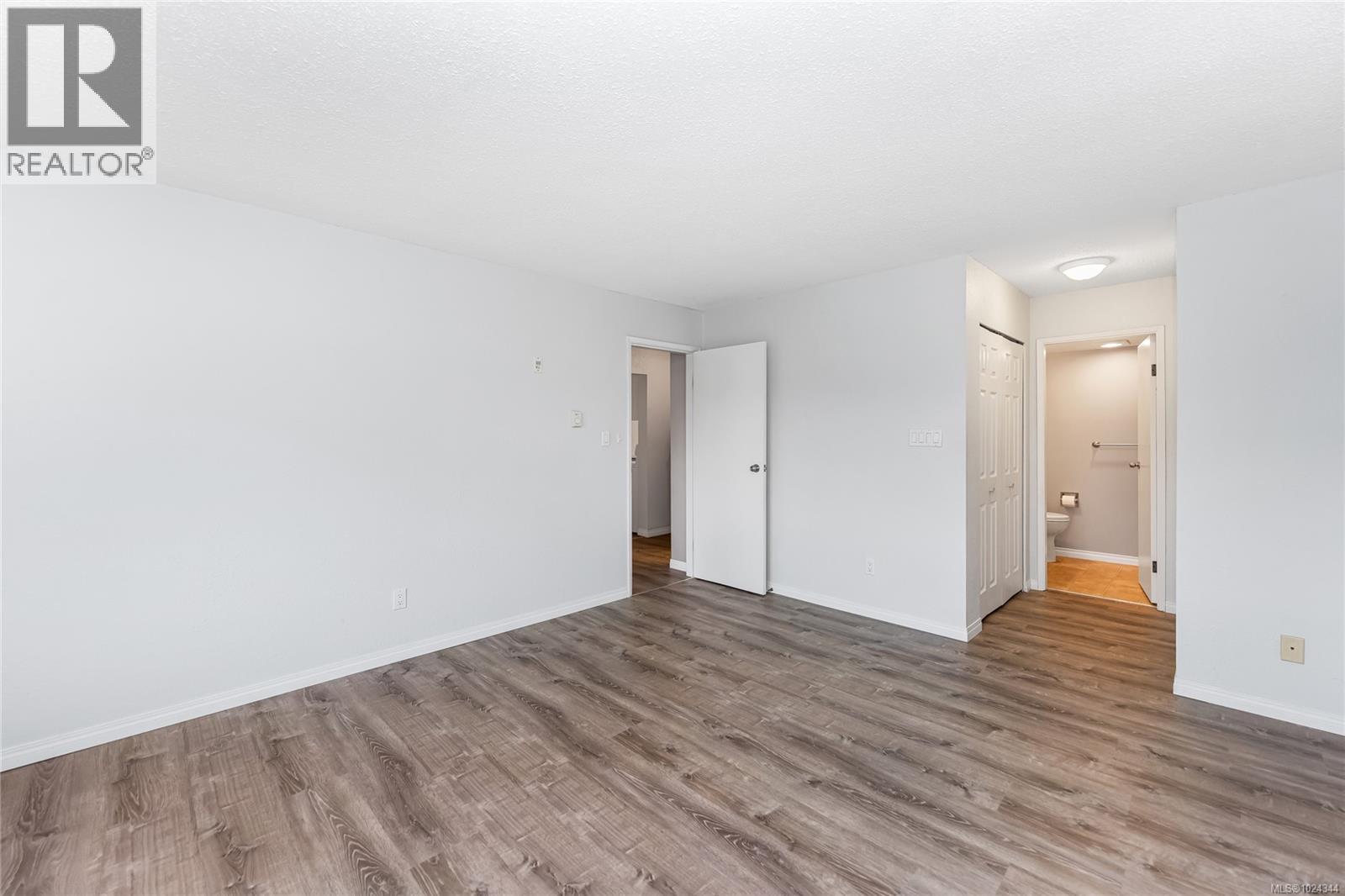 205 1490 Garnet Road, Saanich