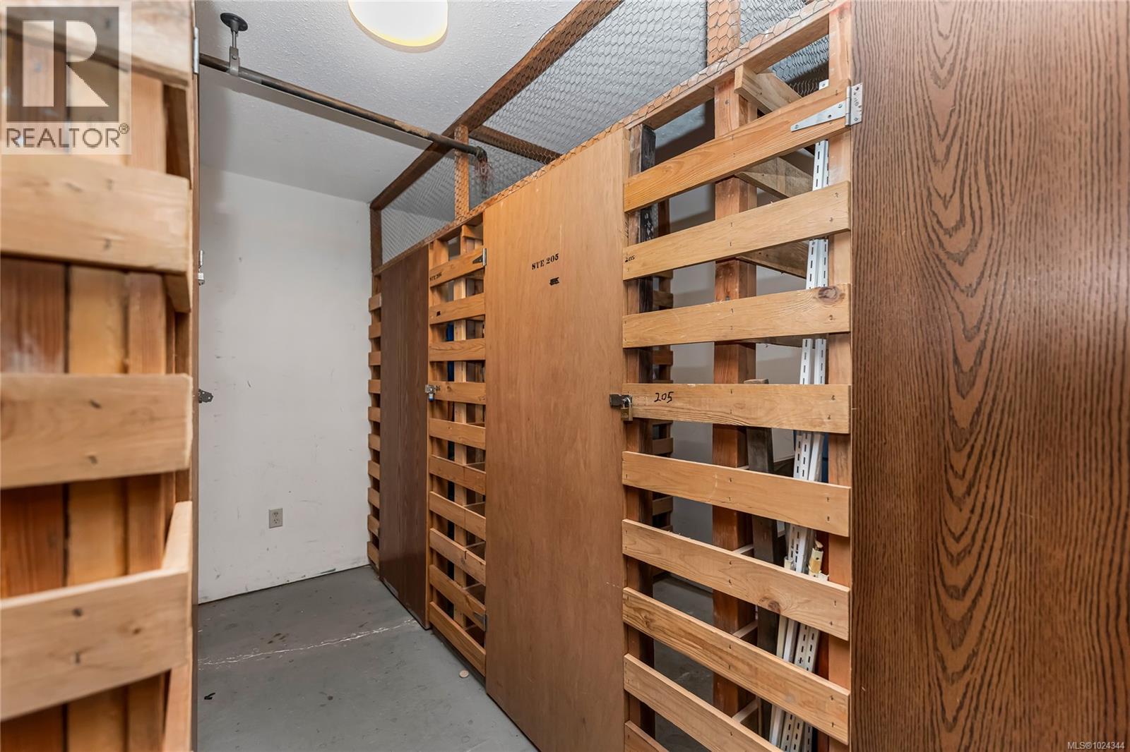 205 1490 Garnet Road, Saanich