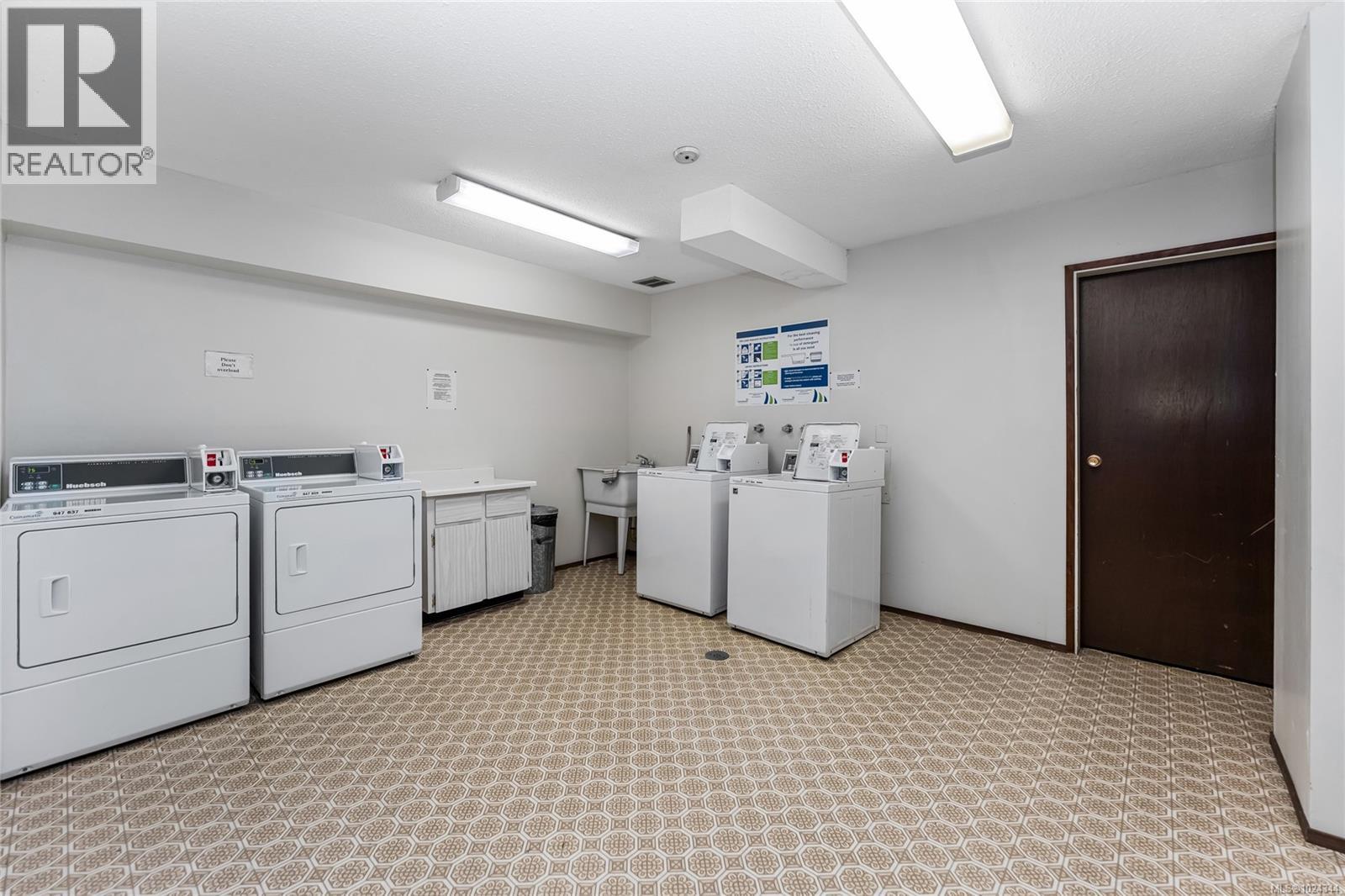 205 1490 Garnet Road, Saanich