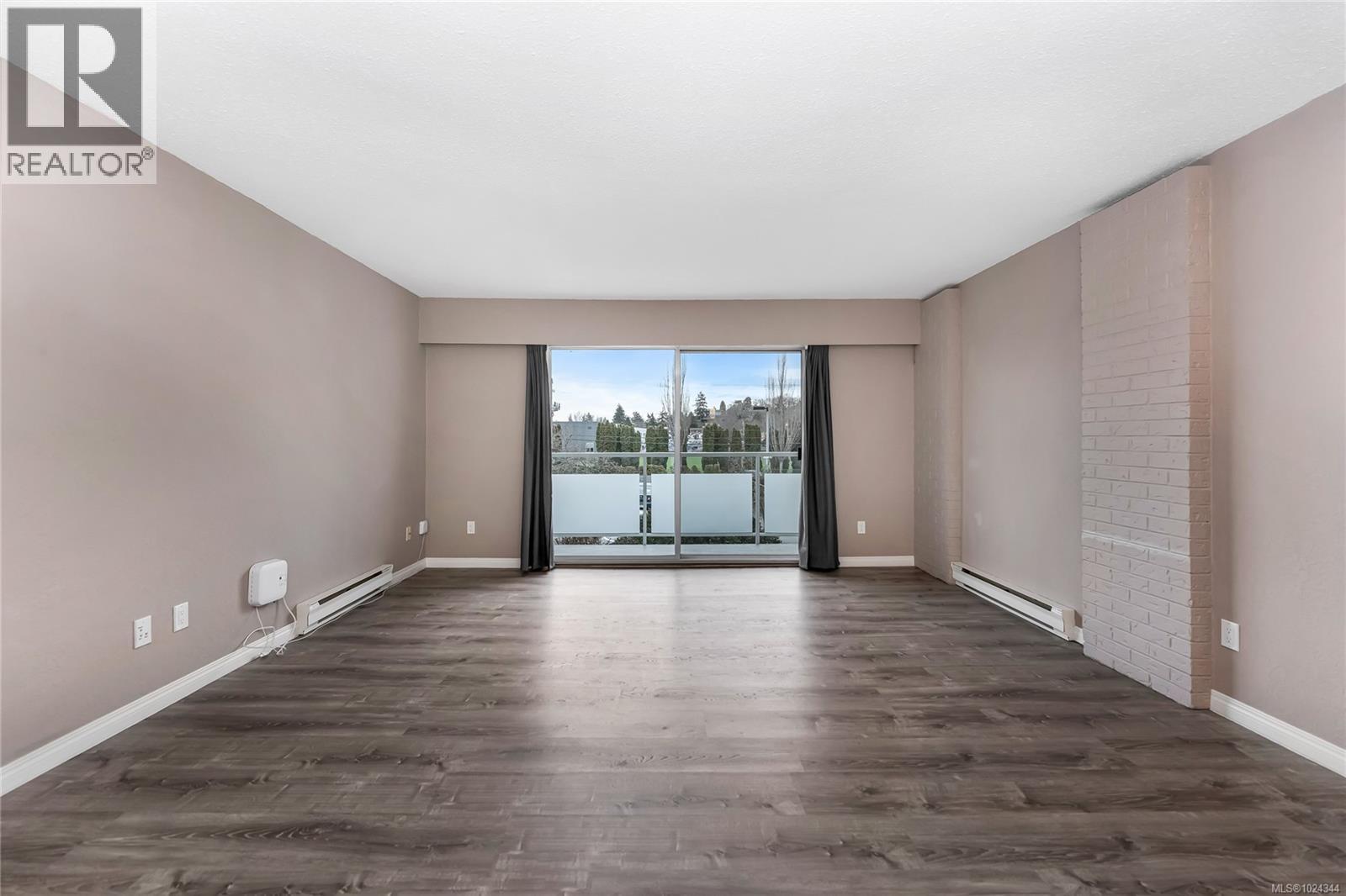 205 1490 Garnet Road, Saanich