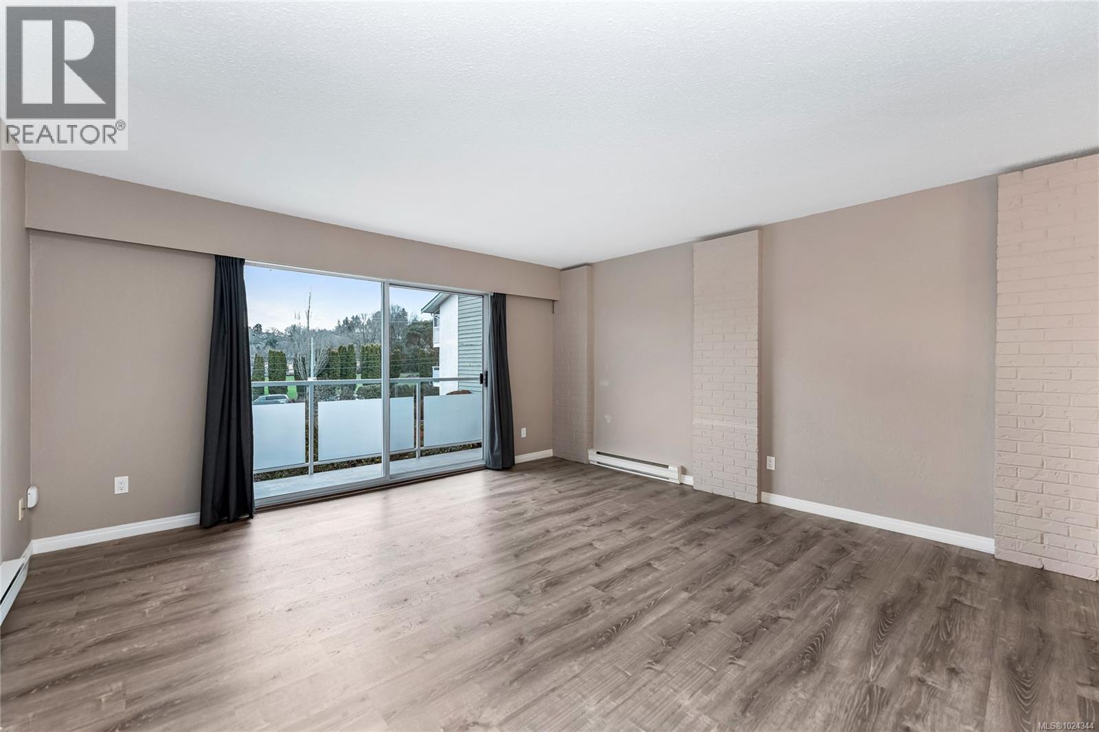 205 1490 Garnet Road, Saanich