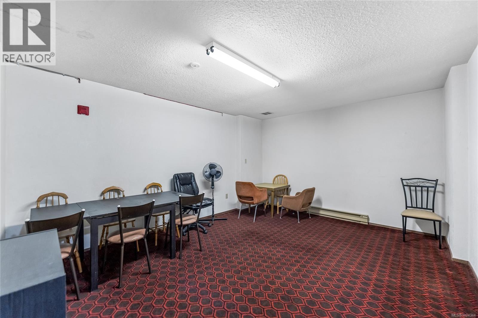 205 1490 Garnet Road, Saanich