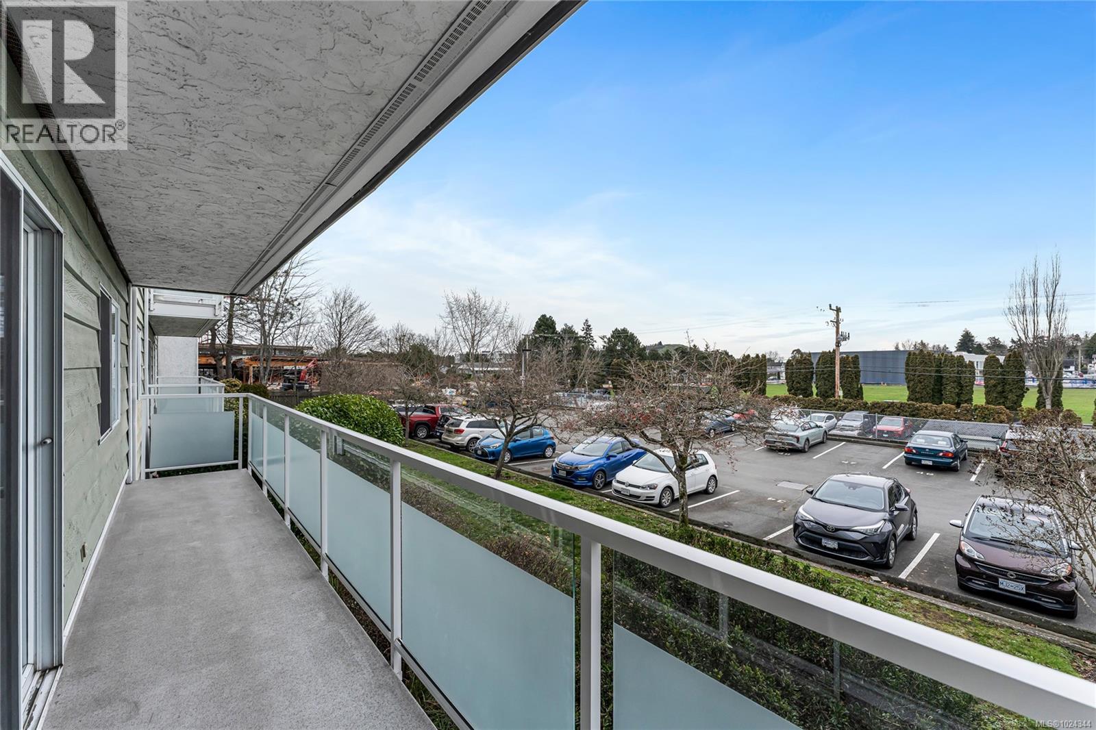 205 1490 Garnet Road, Saanich