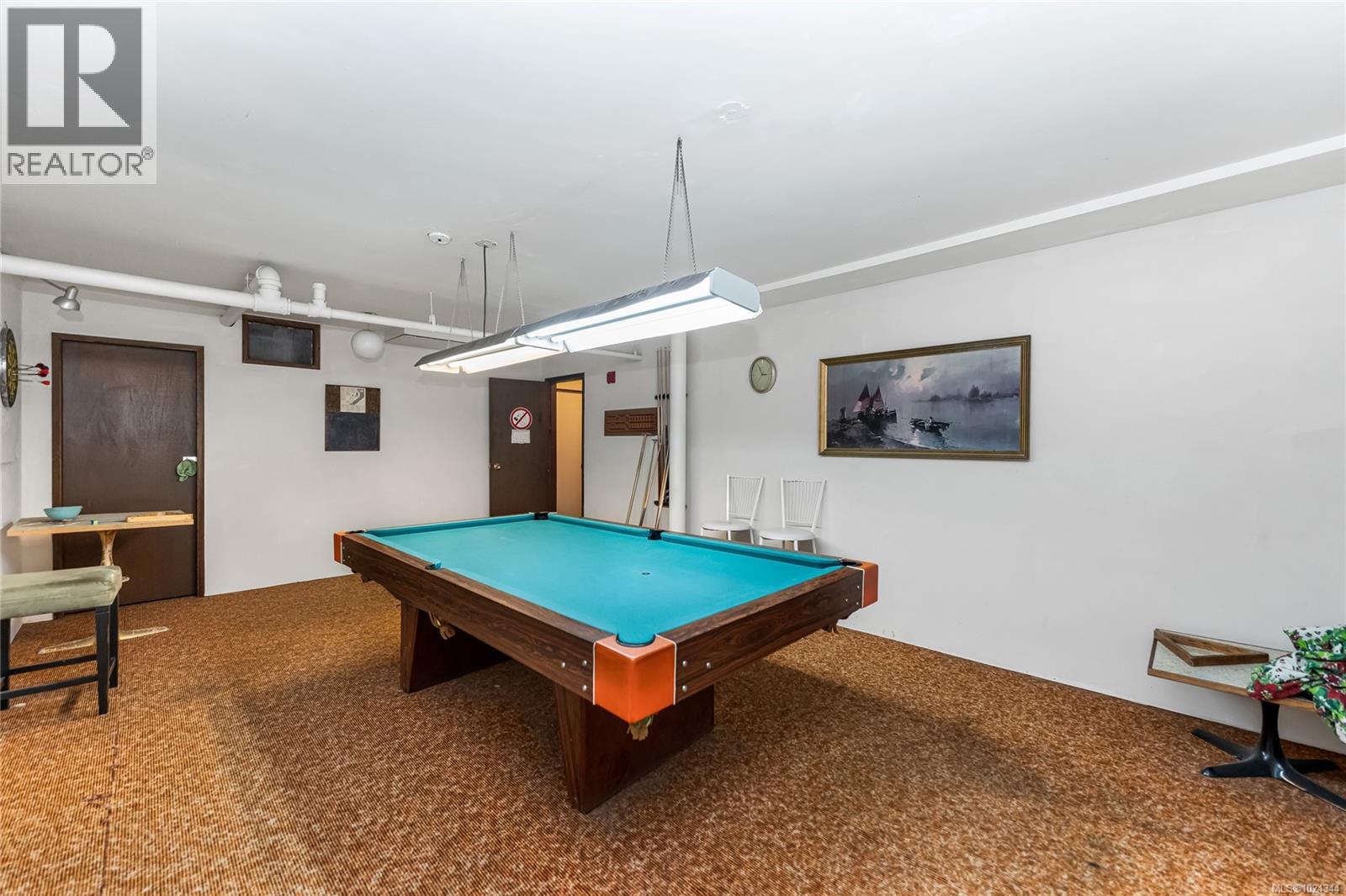 205 1490 Garnet Road, Saanich