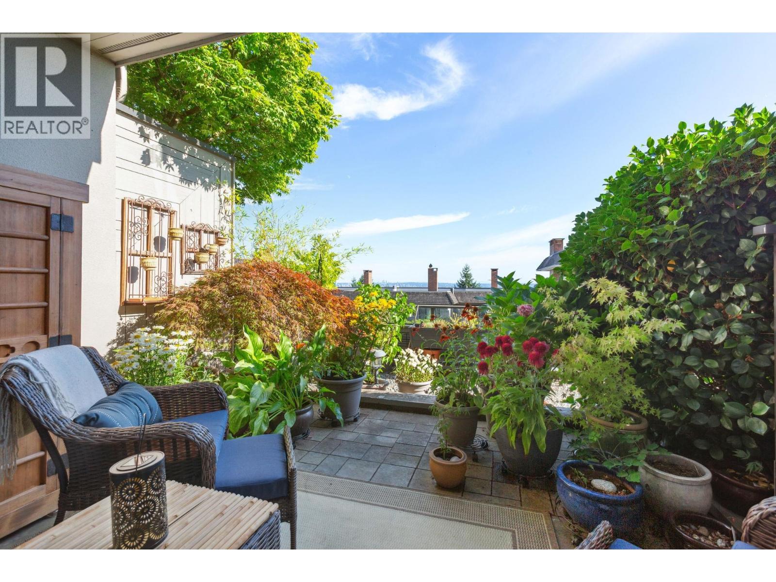 24 2214 FOLKESTONE WAY, West Vancouver