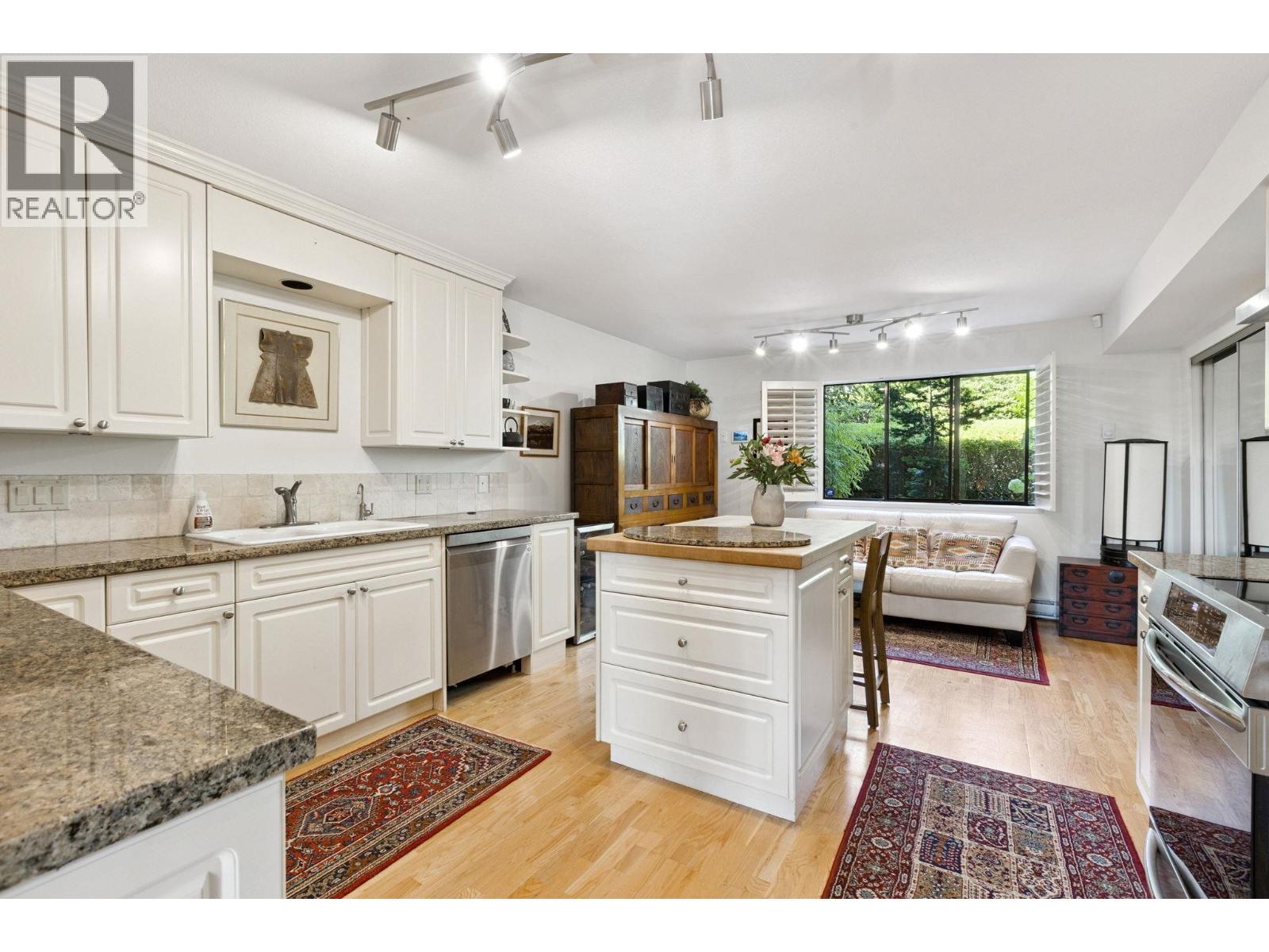 24 2214 FOLKESTONE WAY, West Vancouver