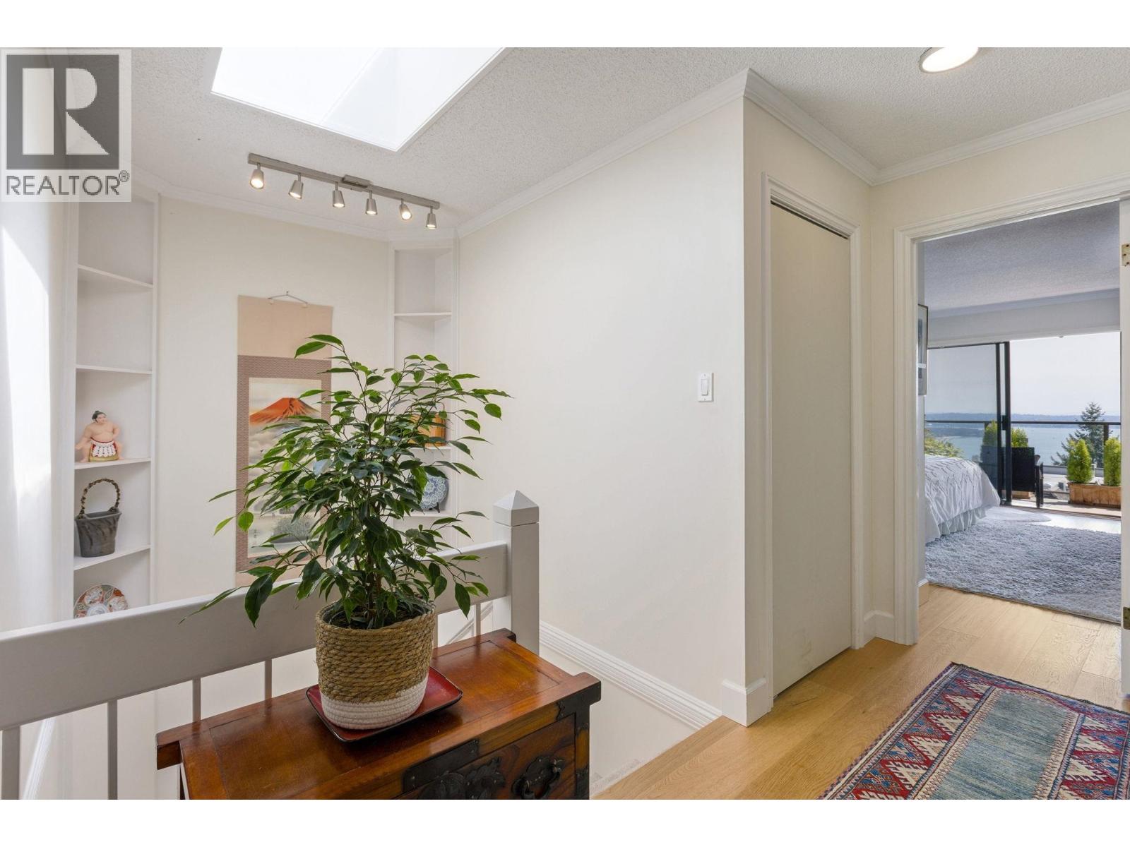 24 2214 FOLKESTONE WAY, West Vancouver