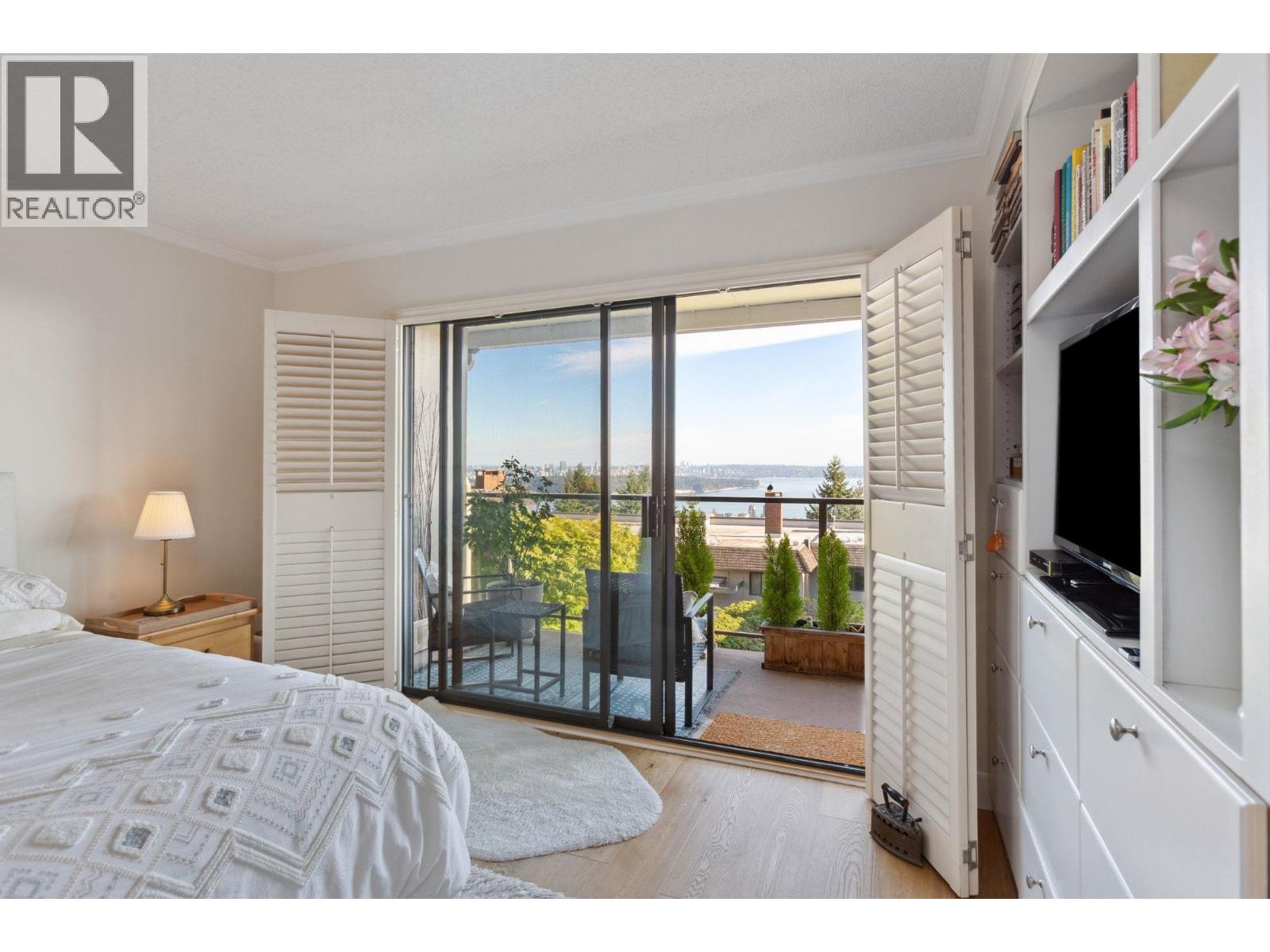 24 2214 FOLKESTONE WAY, West Vancouver