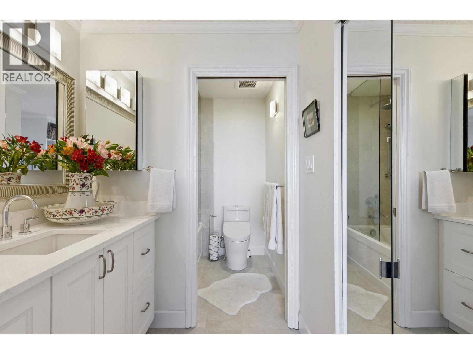 24 2214 FOLKESTONE WAY, West Vancouver