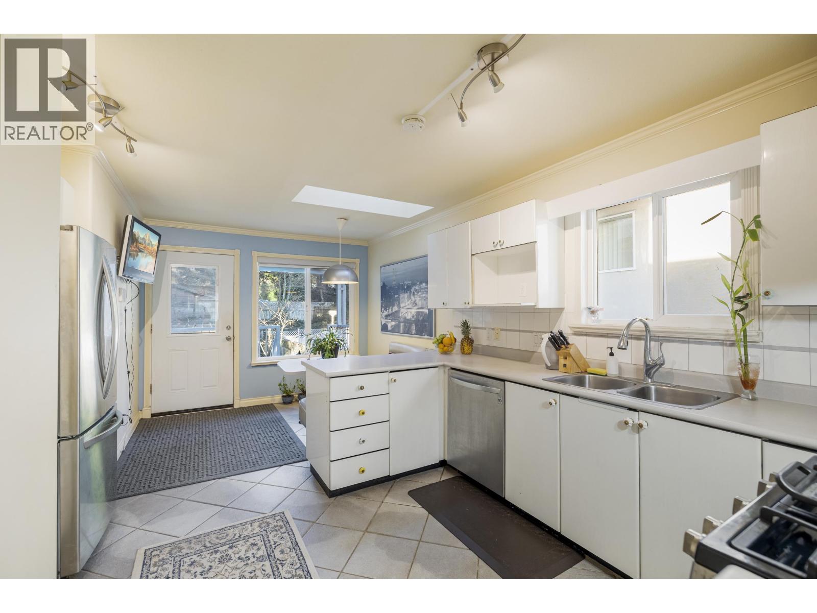 538 25TH Street - photo 2