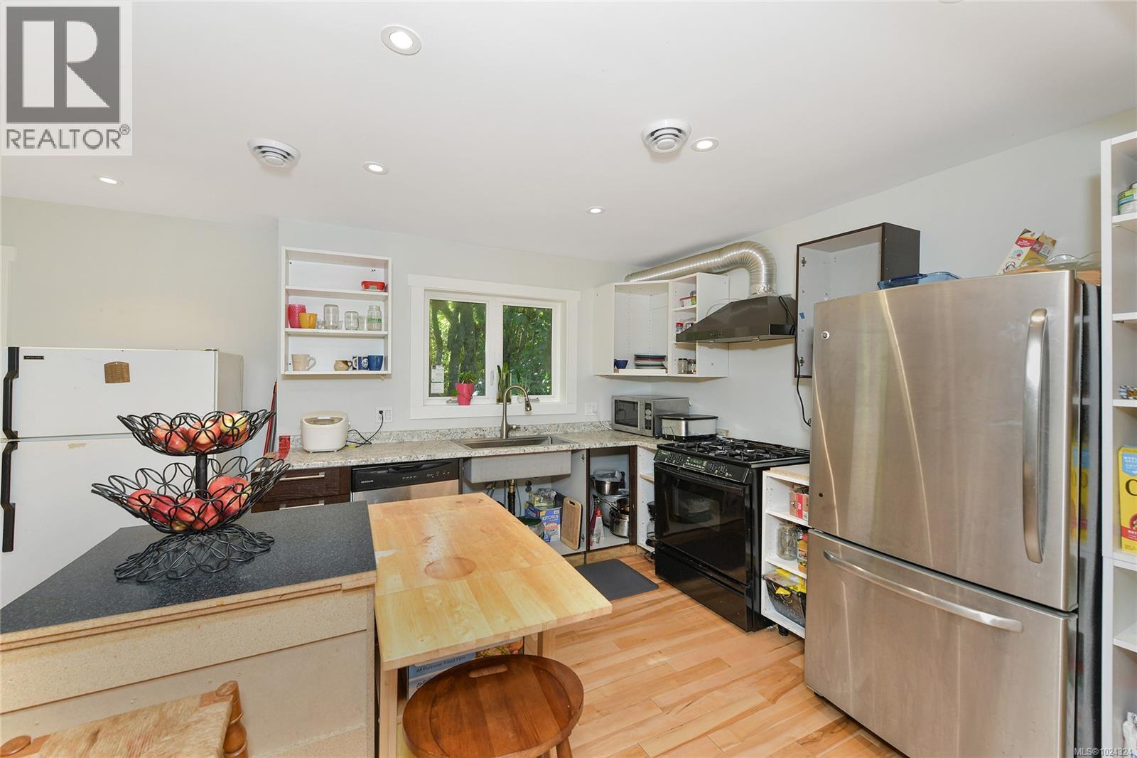 260 Plowright Rd, View Royal