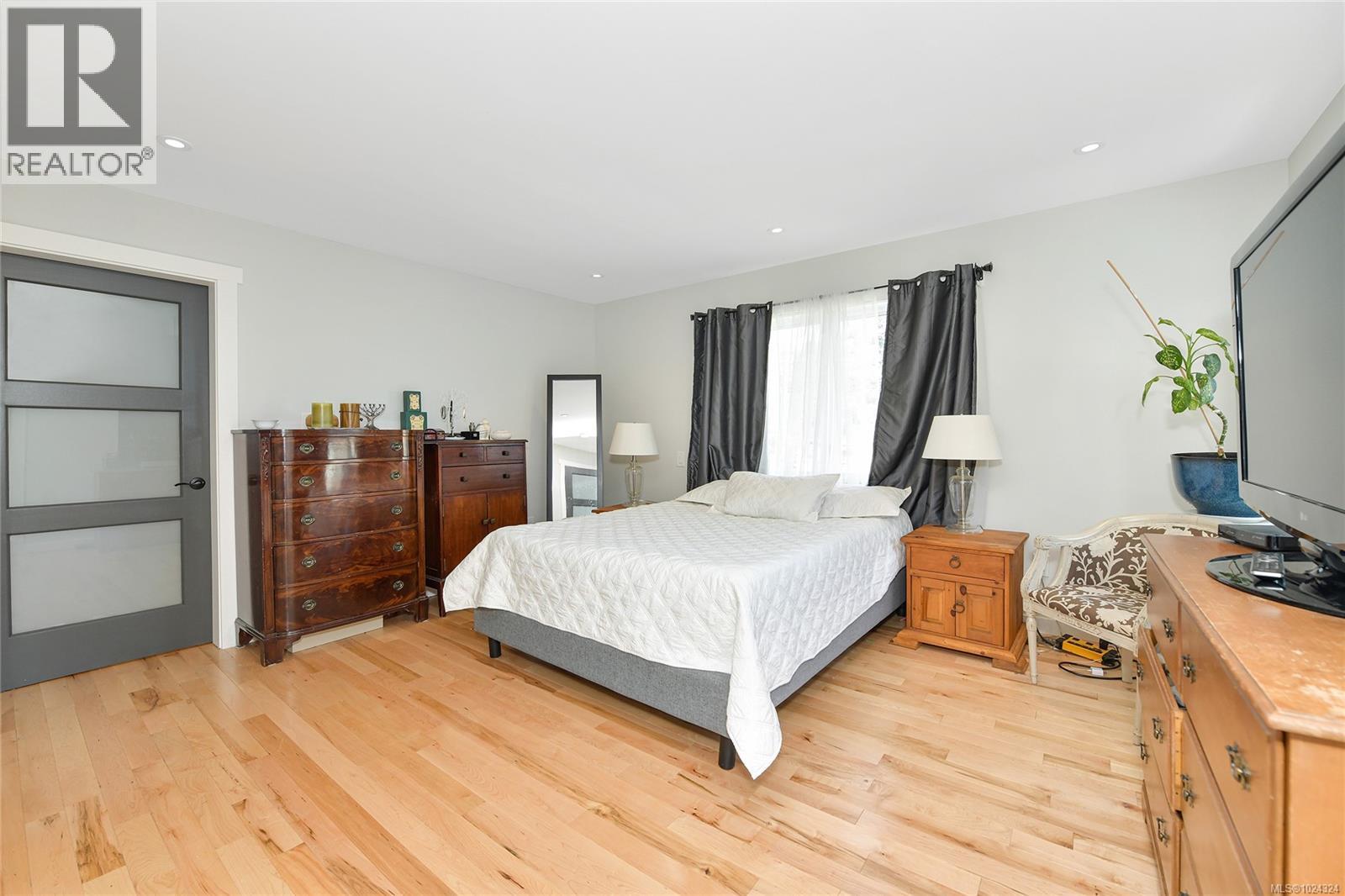 260 Plowright Rd, View Royal