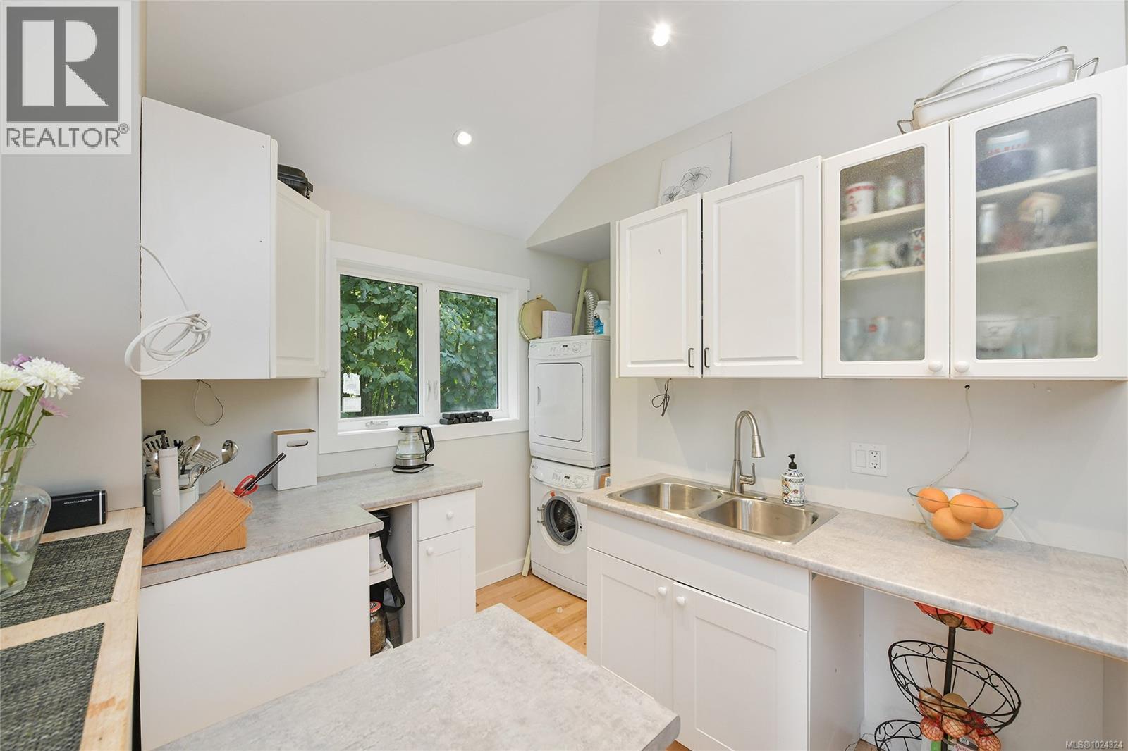 260 Plowright Rd, View Royal