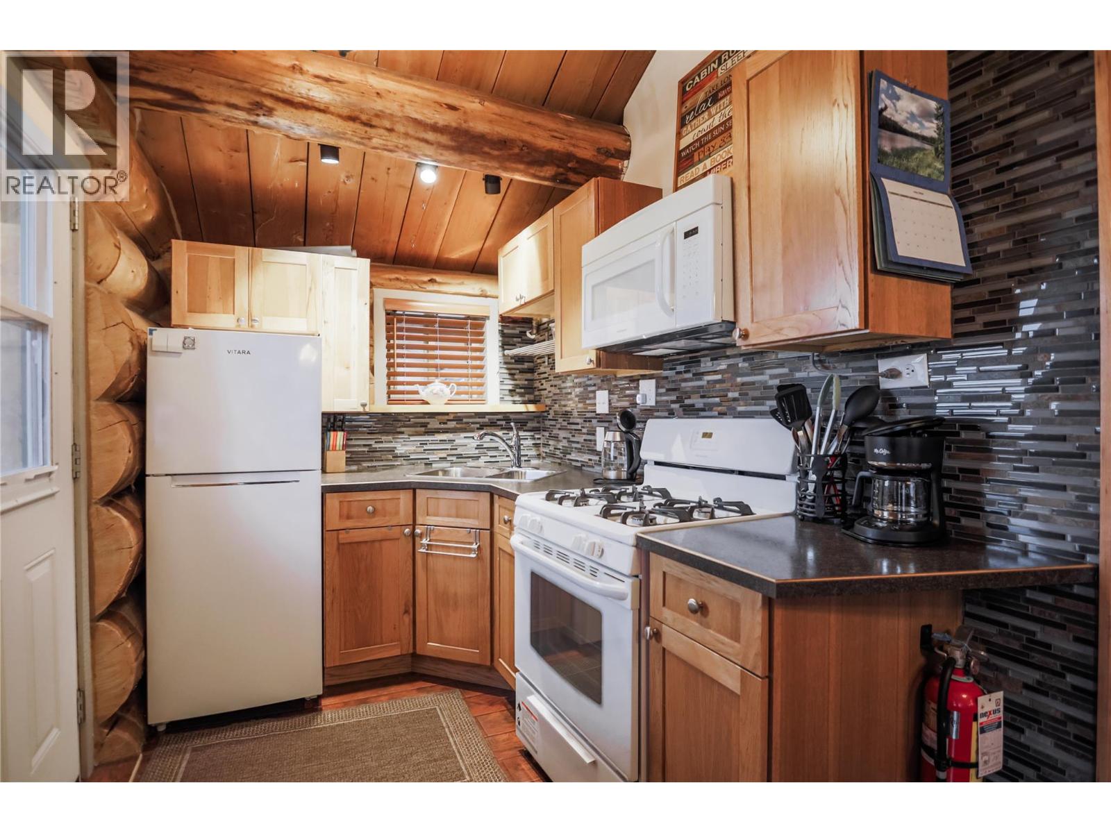  Cabin 10 Hatheume Lake Lodge Other, Peachland