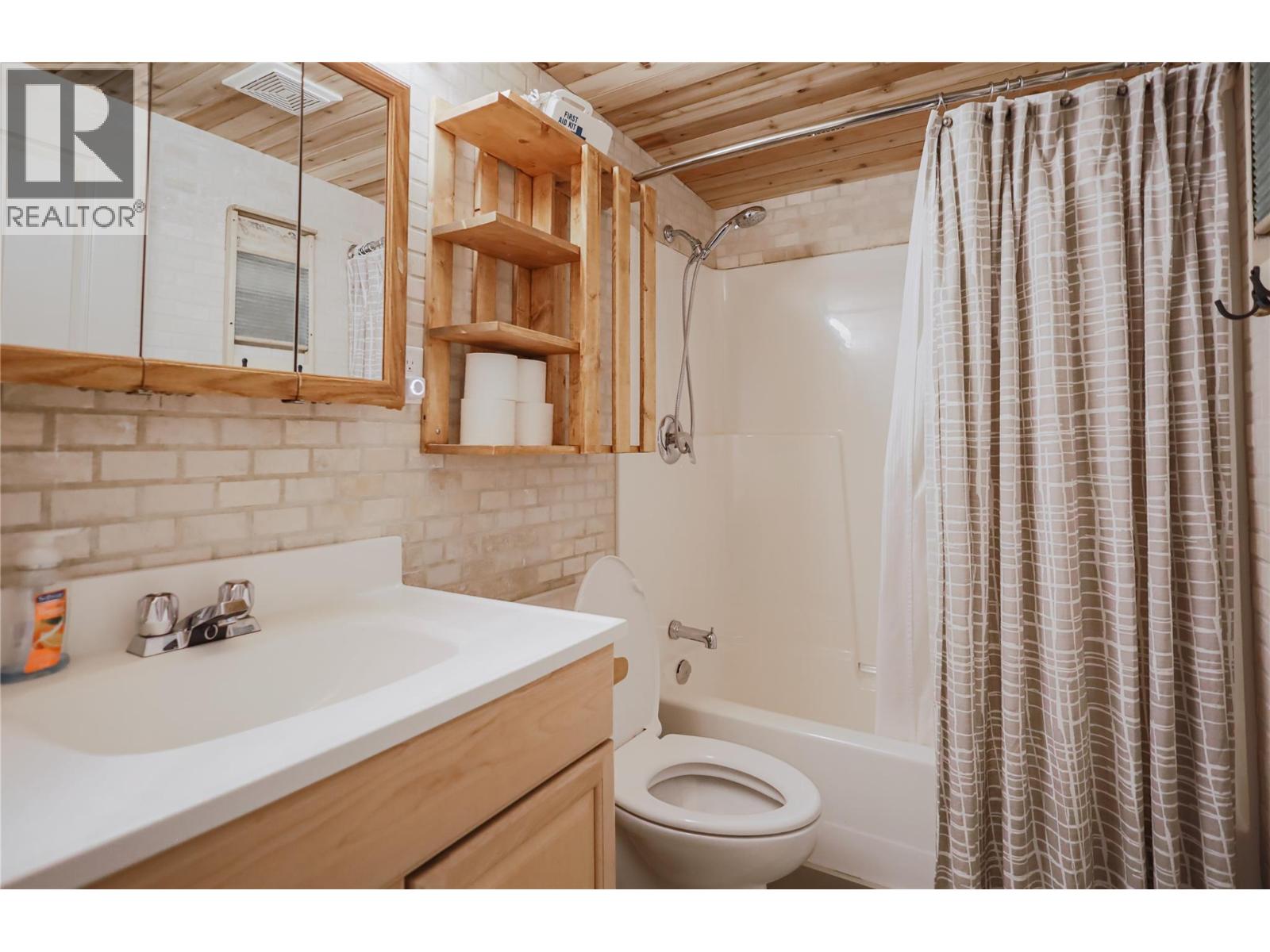  Cabin 10 Hatheume Lake Lodge Other, Peachland