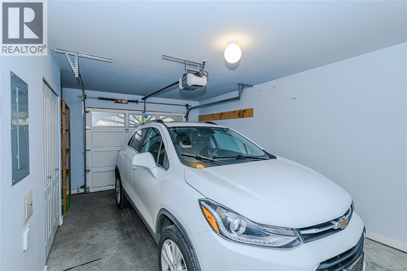 #36 6111 SAYWARD RD - 32