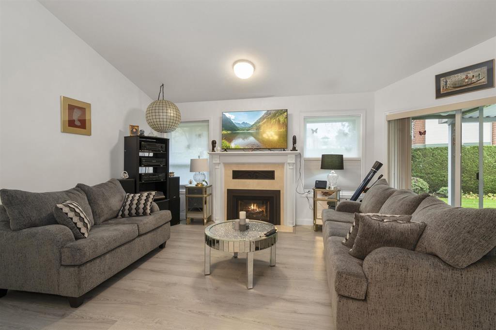 3 9515 WOODBINE STREET, Chilliwack Proper East, Chilliwack