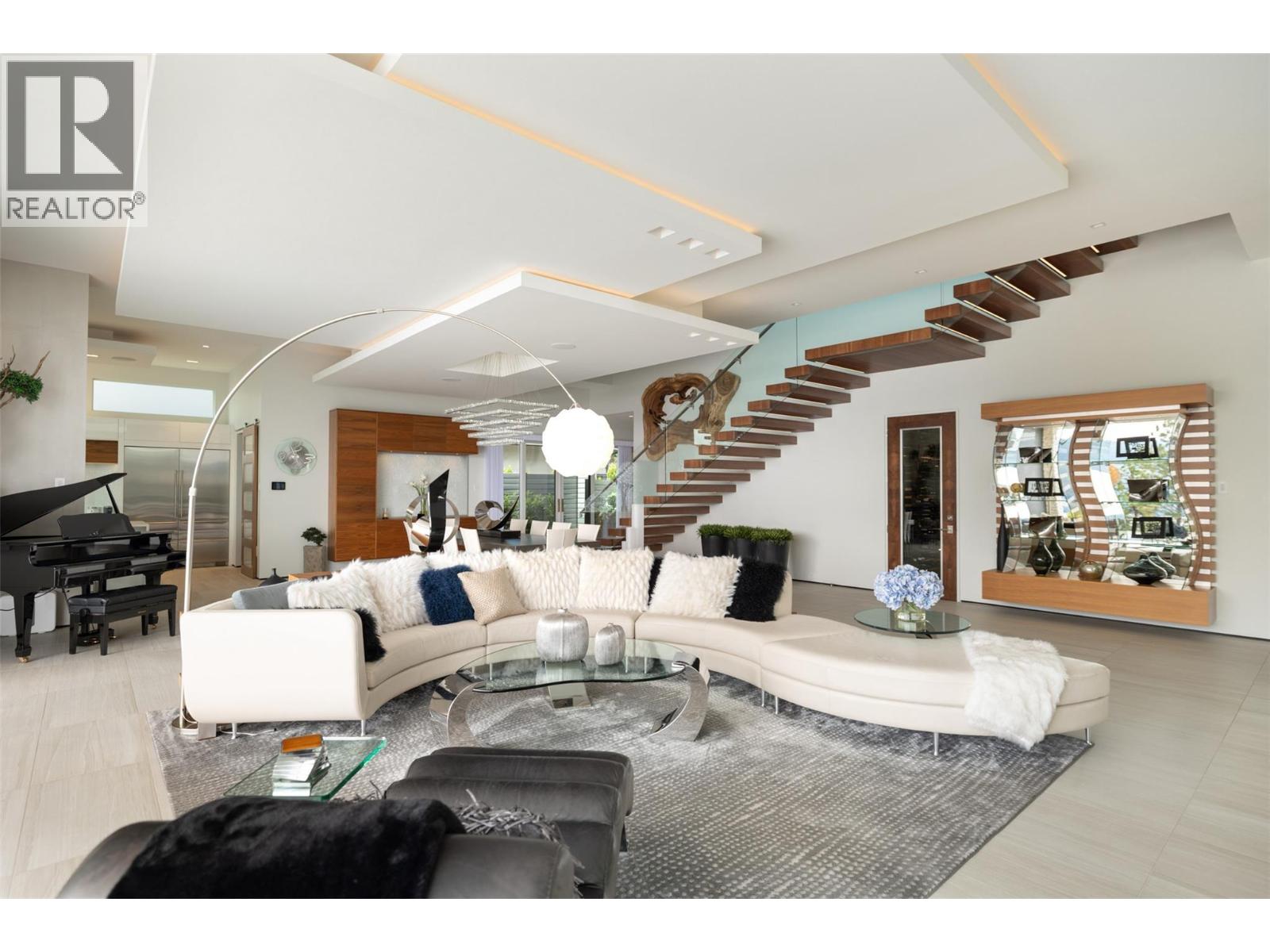  2469 Thacker Drive, West Kelowna