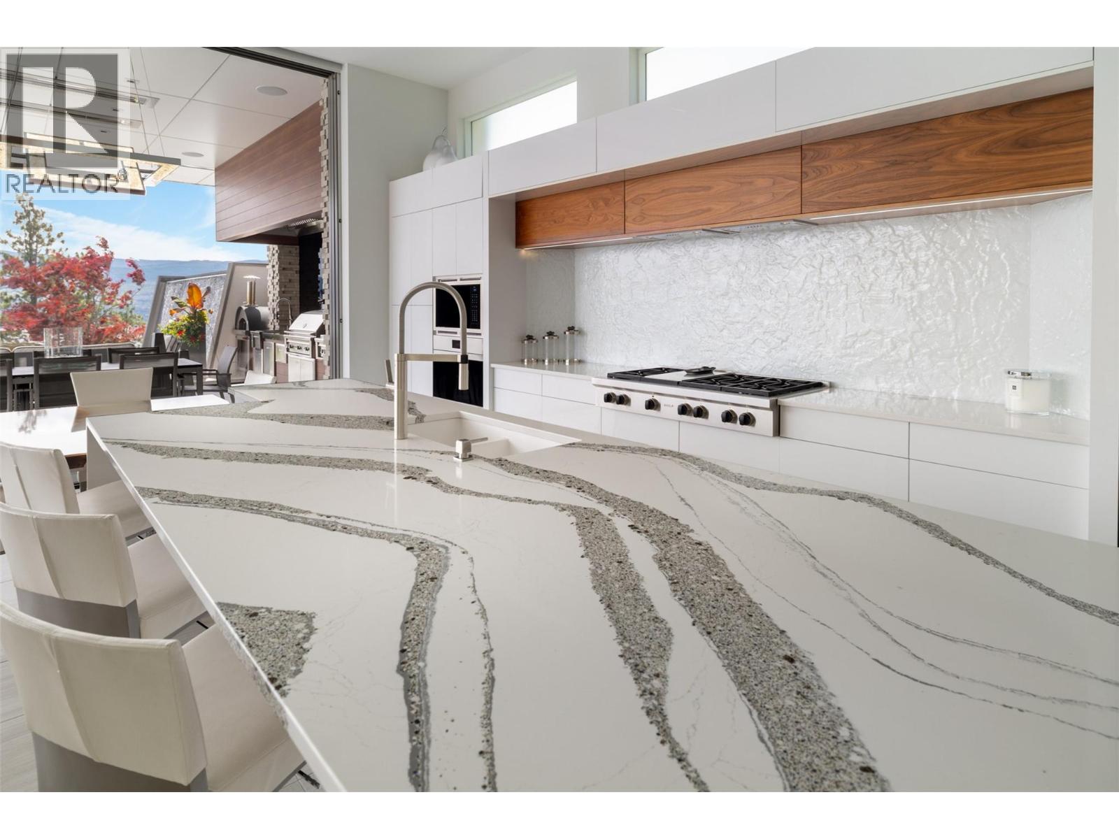  2469 Thacker Drive, West Kelowna