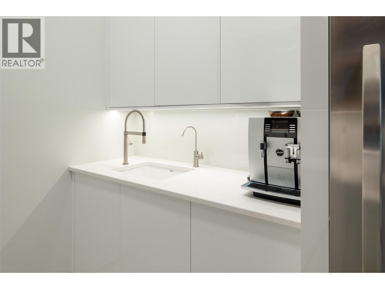  2469 Thacker Drive, West Kelowna