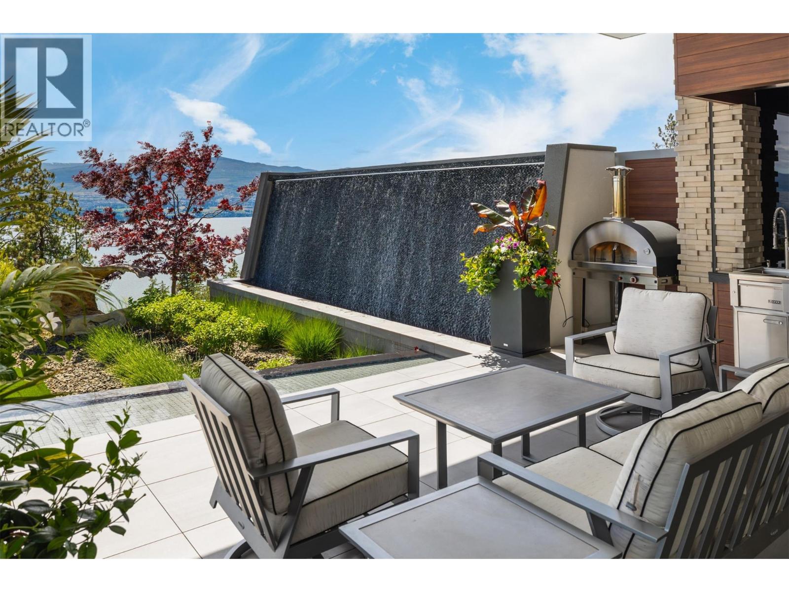  2469 Thacker Drive, West Kelowna