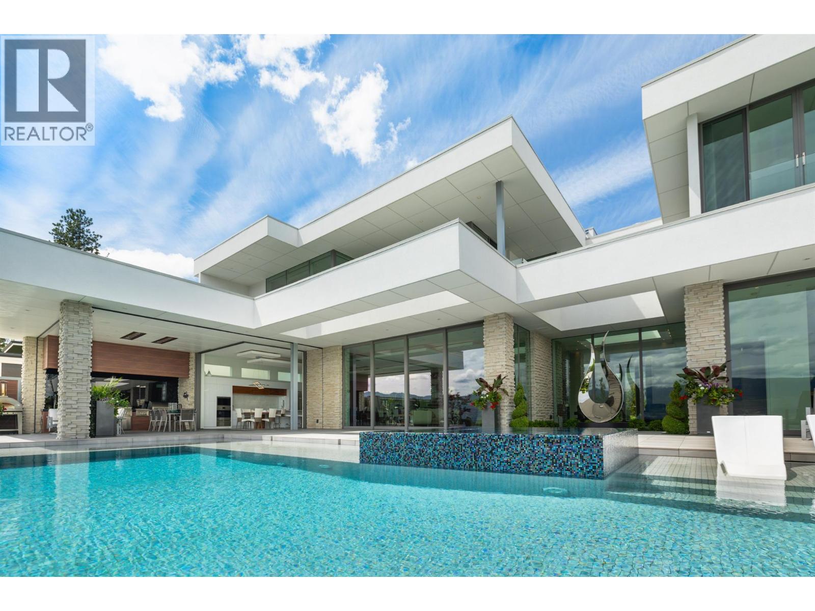  2469 Thacker Drive, West Kelowna