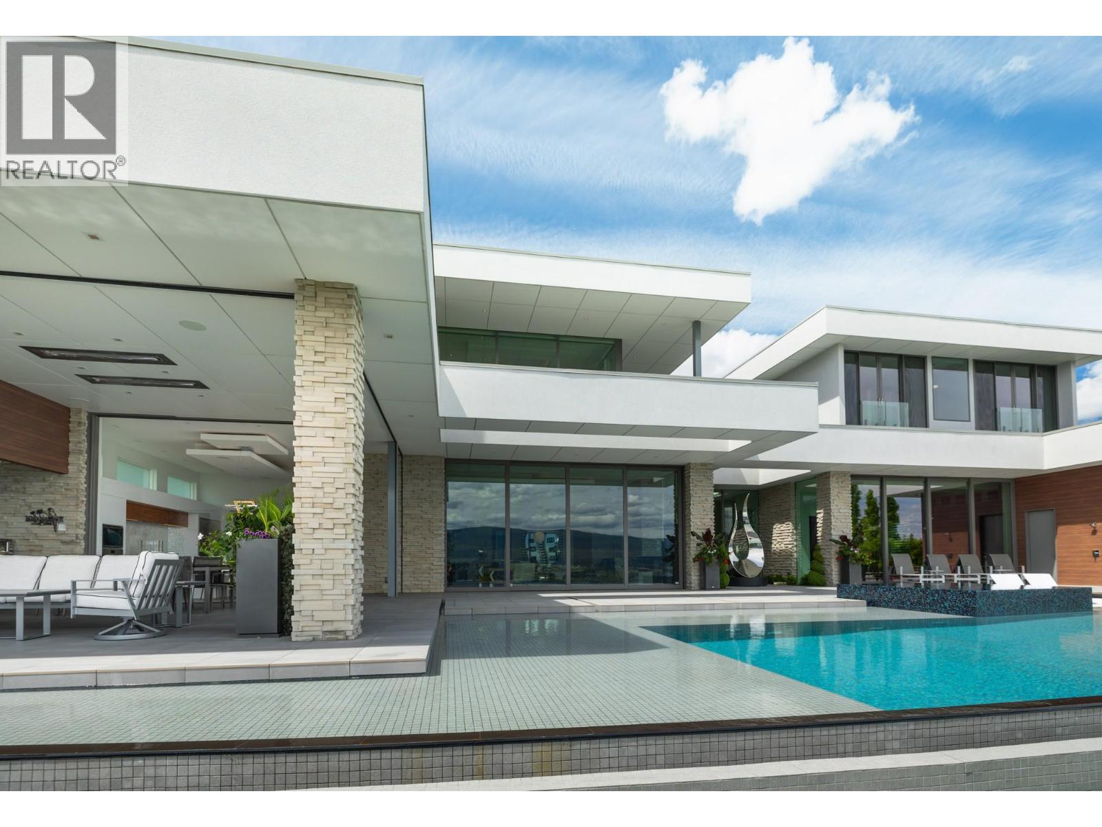  2469 Thacker Drive, West Kelowna