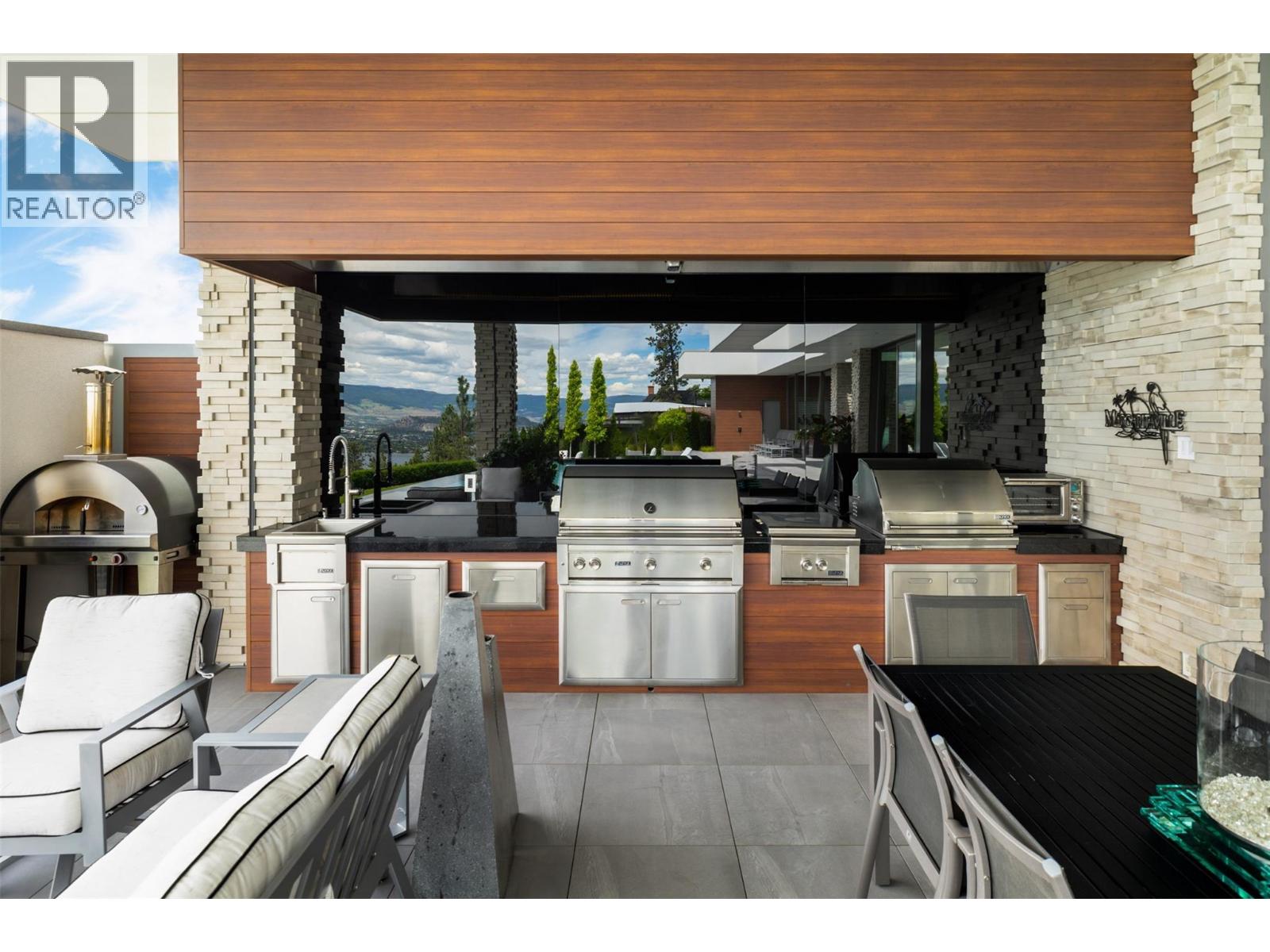  2469 Thacker Drive, West Kelowna