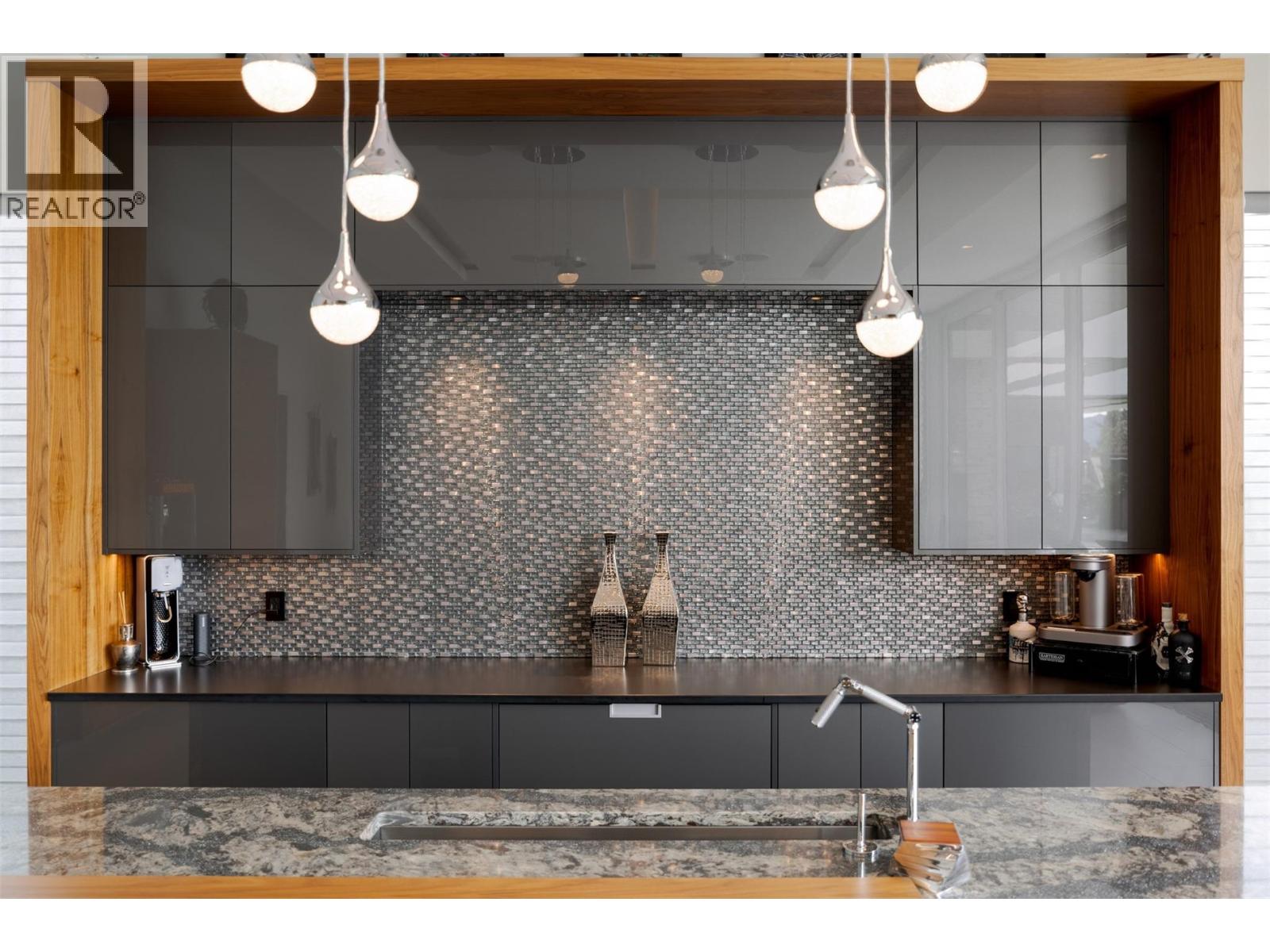  2469 Thacker Drive, West Kelowna