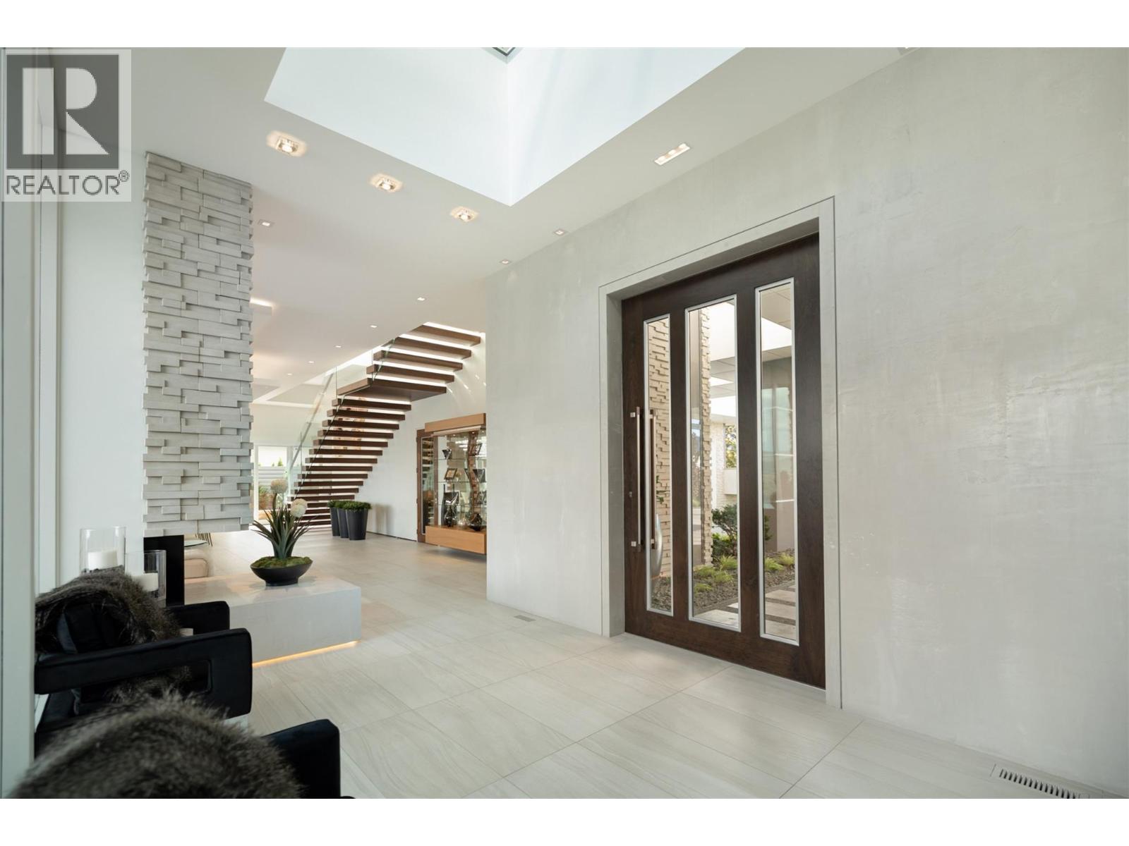  2469 Thacker Drive, West Kelowna