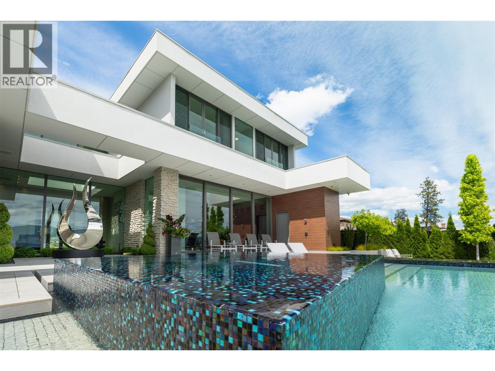  2469 Thacker Drive, West Kelowna