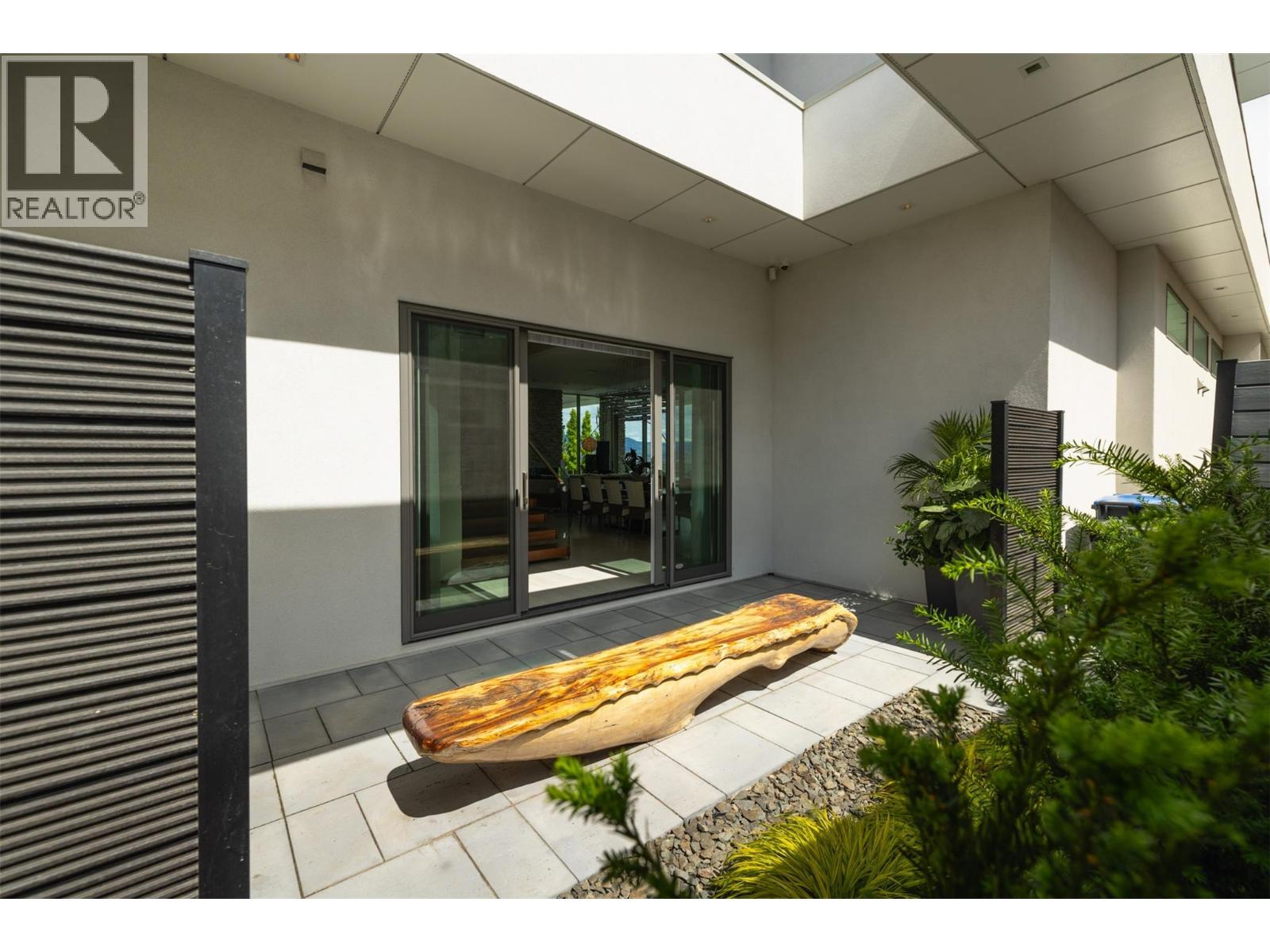  2469 Thacker Drive, West Kelowna