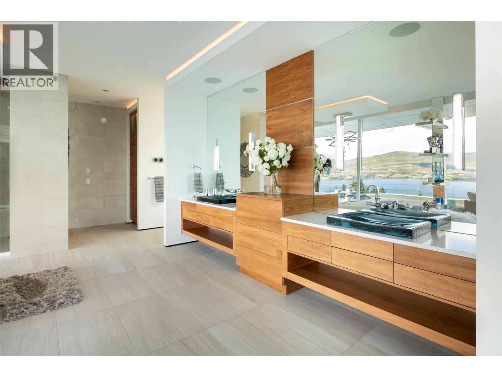  2469 Thacker Drive, West Kelowna