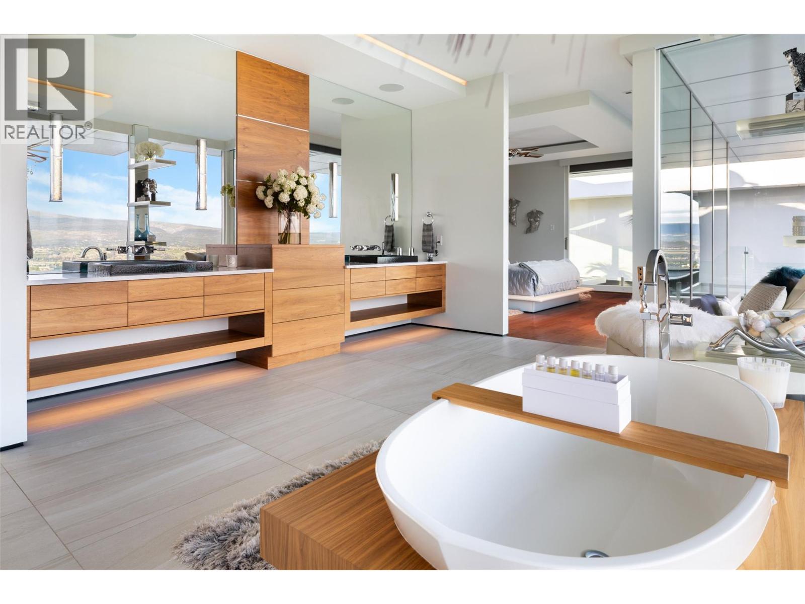  2469 Thacker Drive, West Kelowna