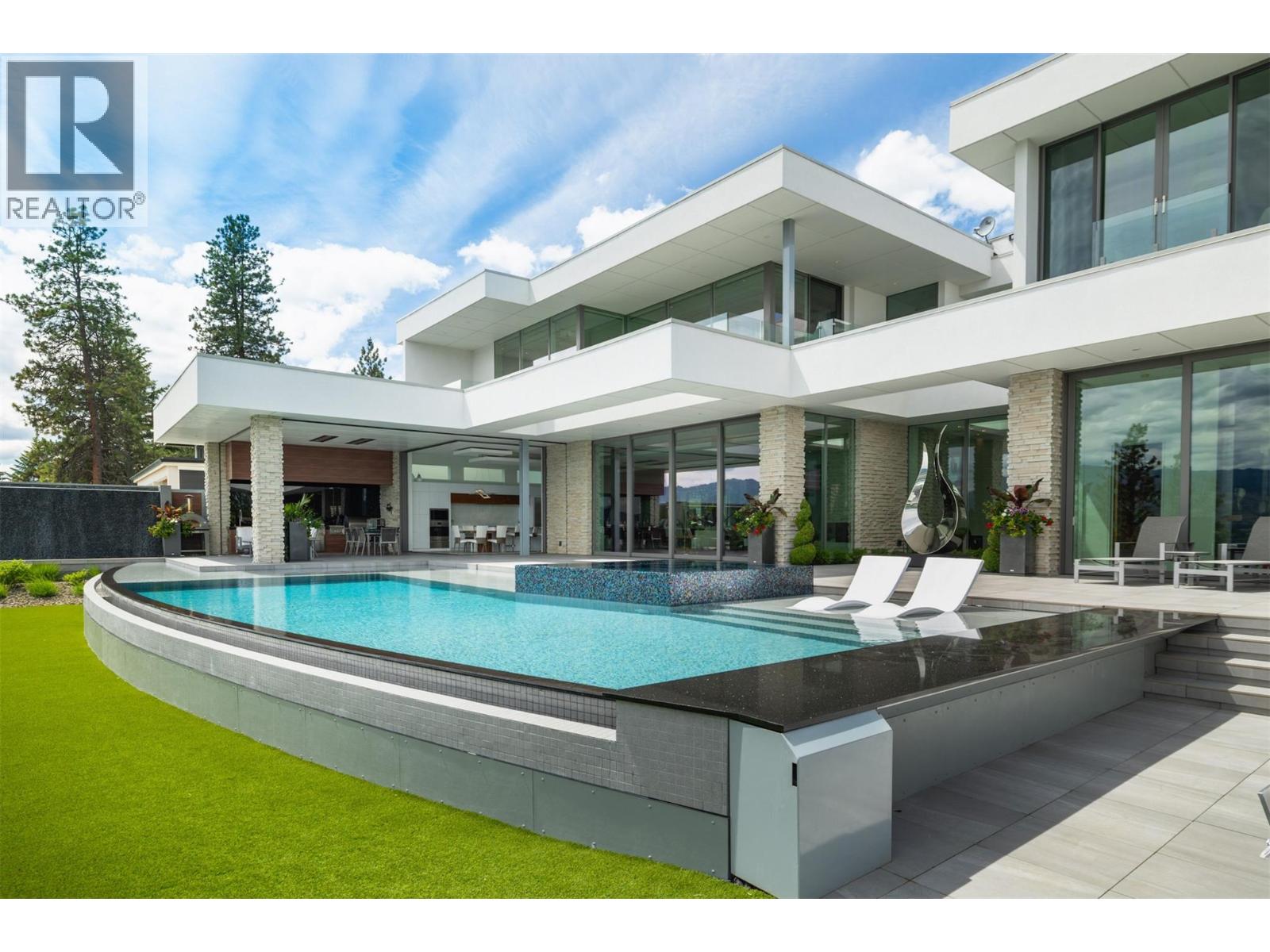  2469 Thacker Drive, West Kelowna